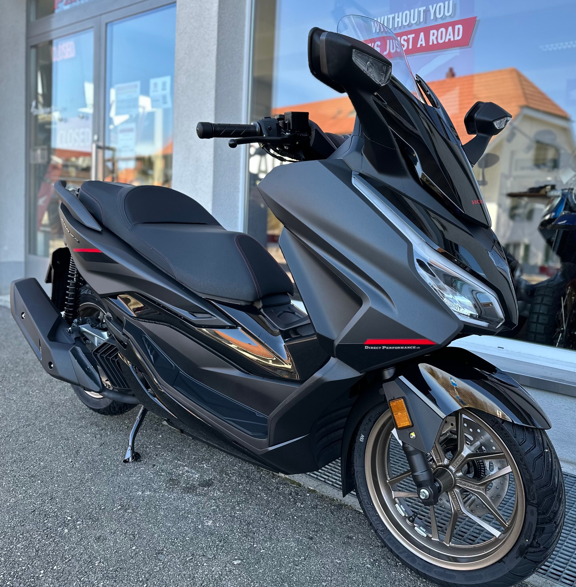 HONDA NSS 125 Forza Special Edition-image-12