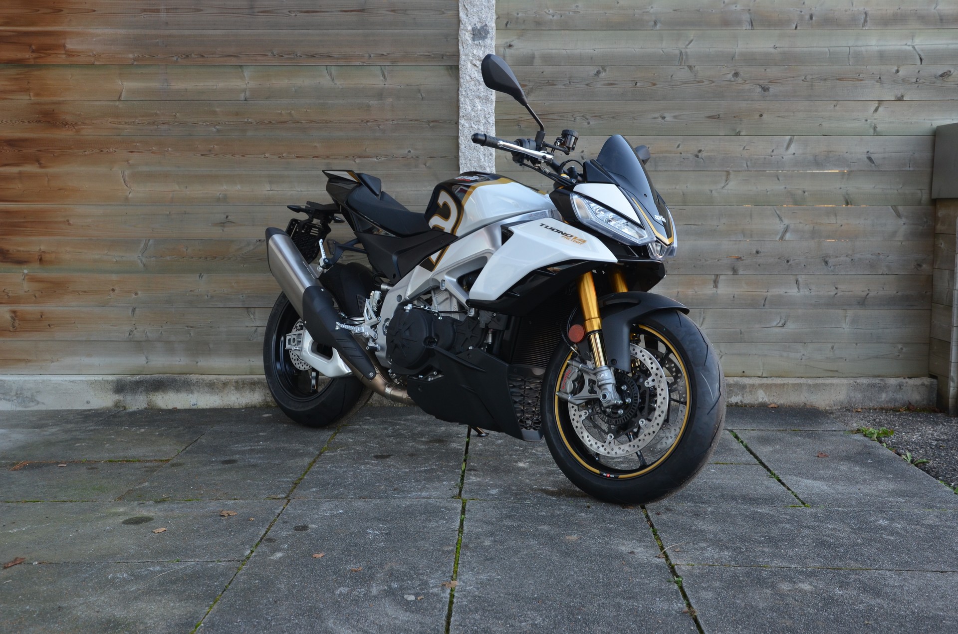 APRILIA Tuono V4 1100 Factory-image-3