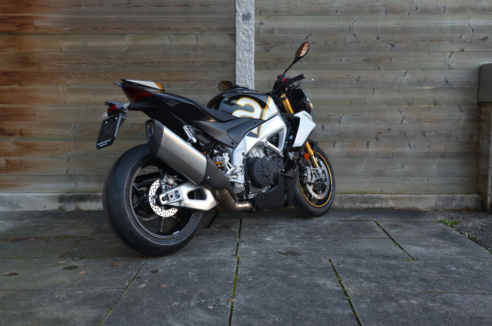 APRILIA Tuono V4 1100 Factory-image-4
