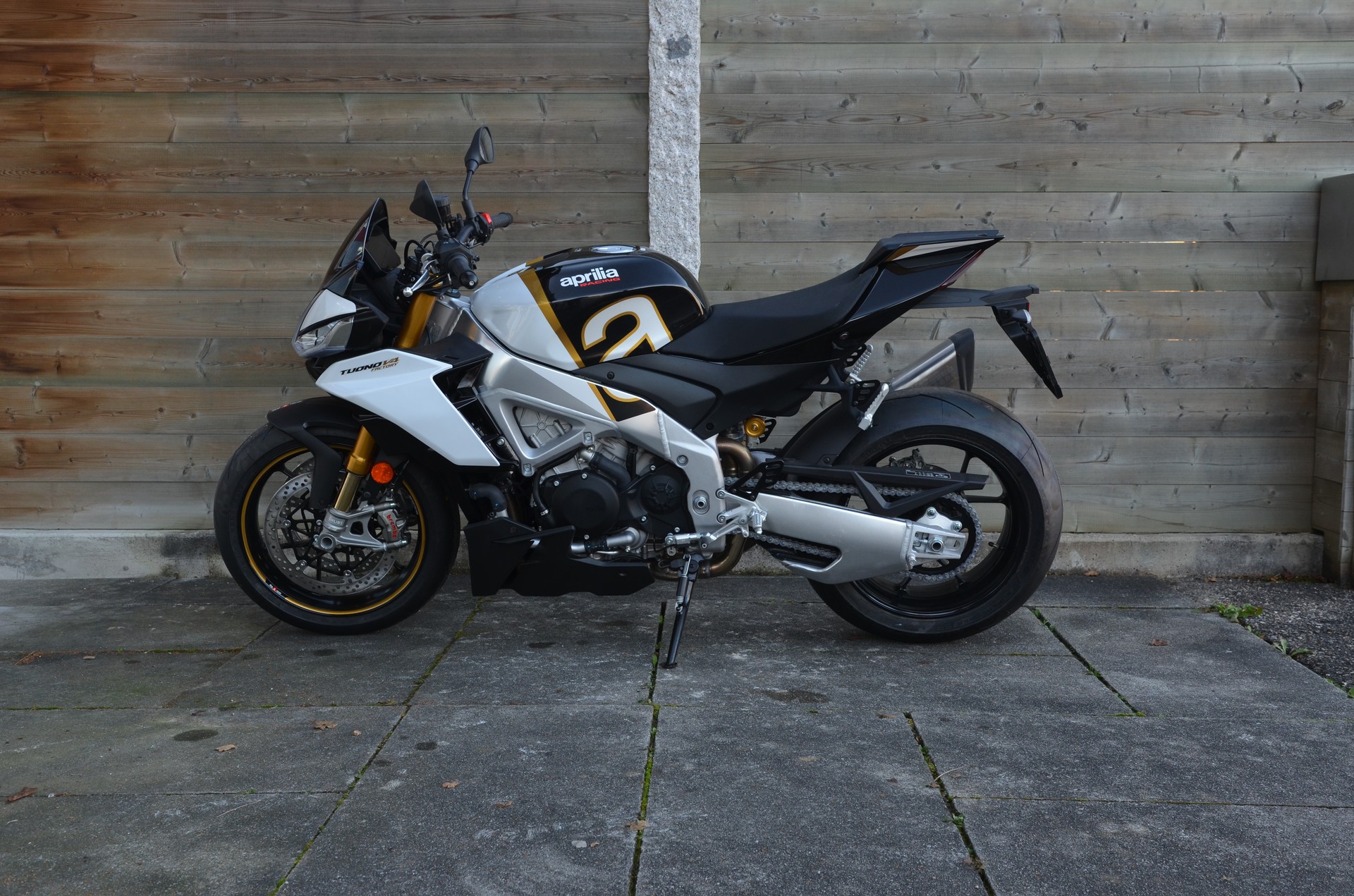 APRILIA Tuono V4 1100 Factory-image-1