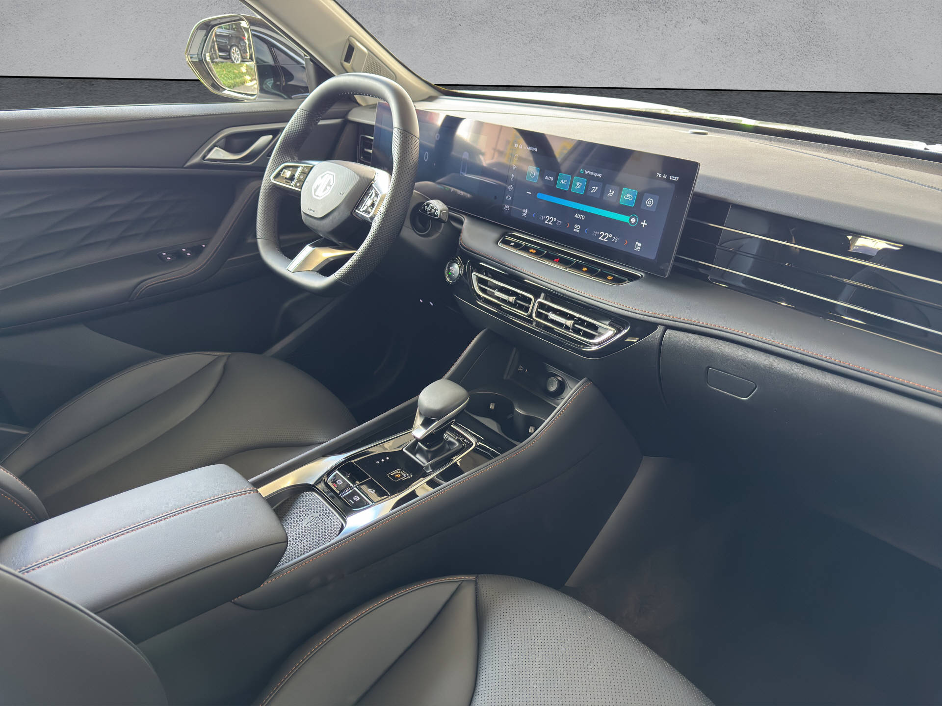 MG HS 1.5 PHEV Luxury-image-11