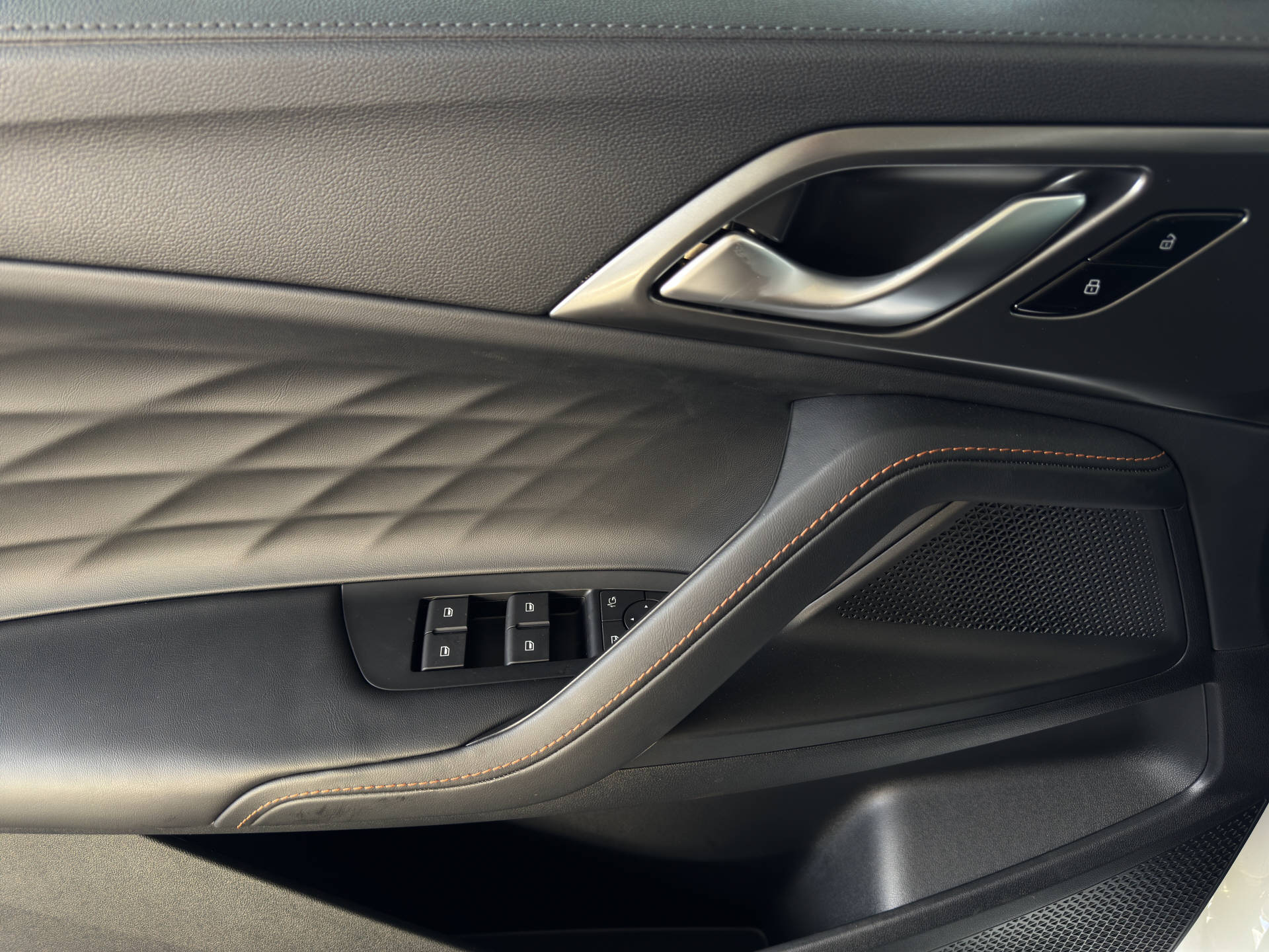 MG HS 1.5 PHEV Luxury-image-6