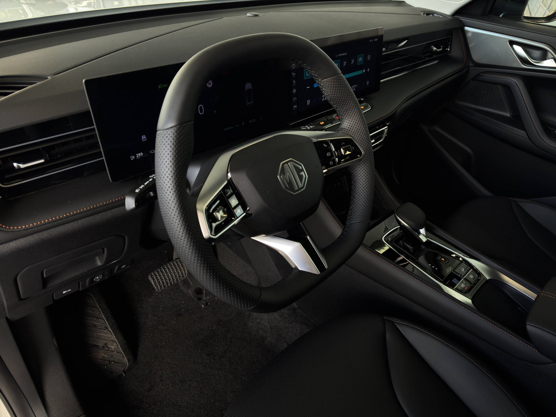MG HS 1.5 PHEV Luxury-image-10