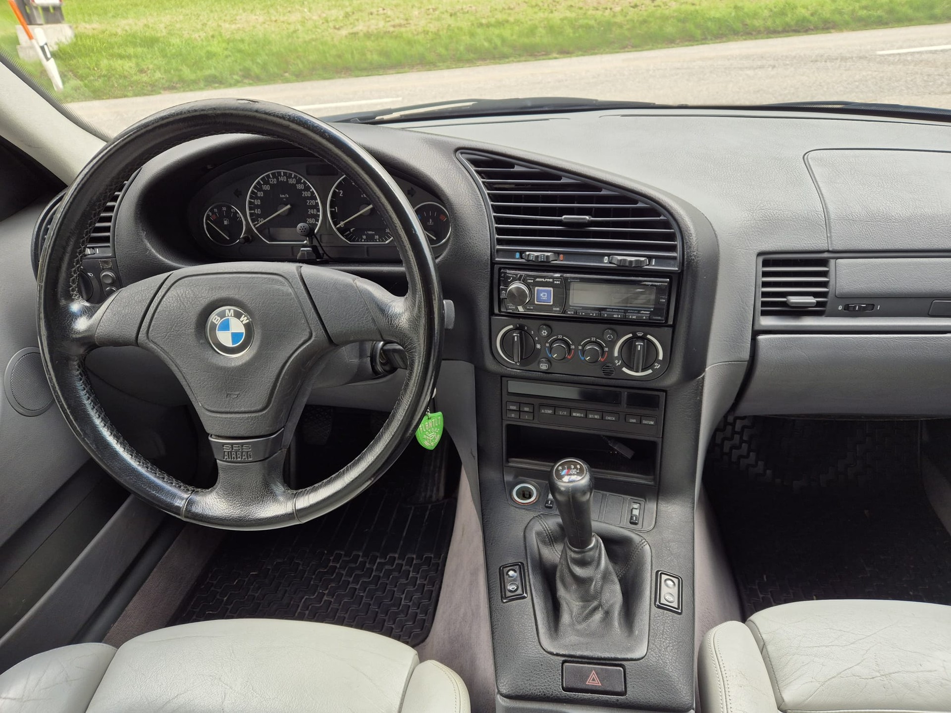 BMW 328i-image-14