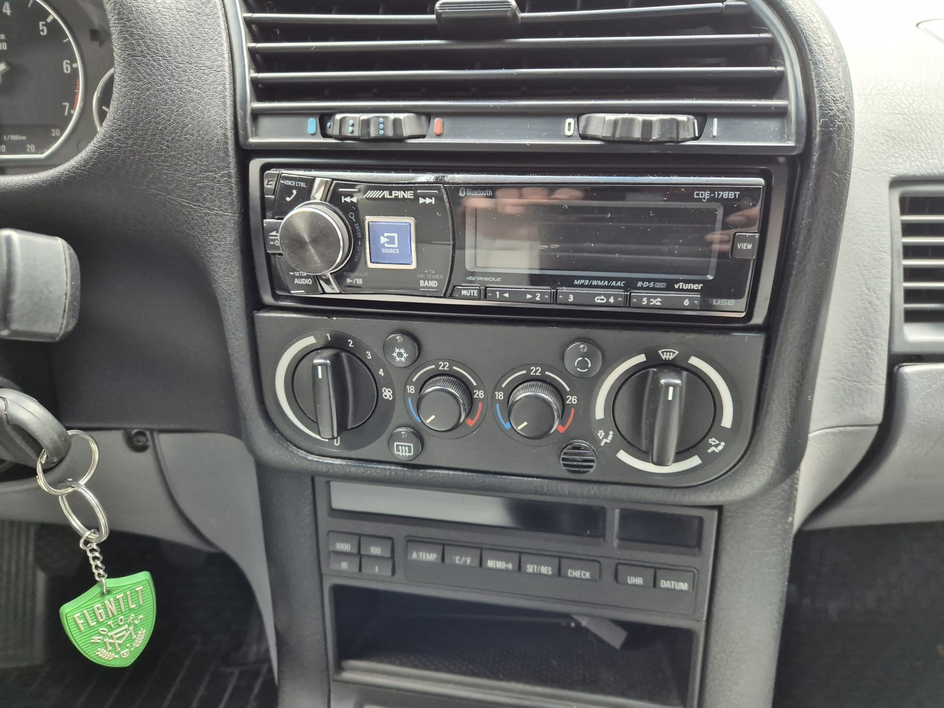 BMW 328i-image-15