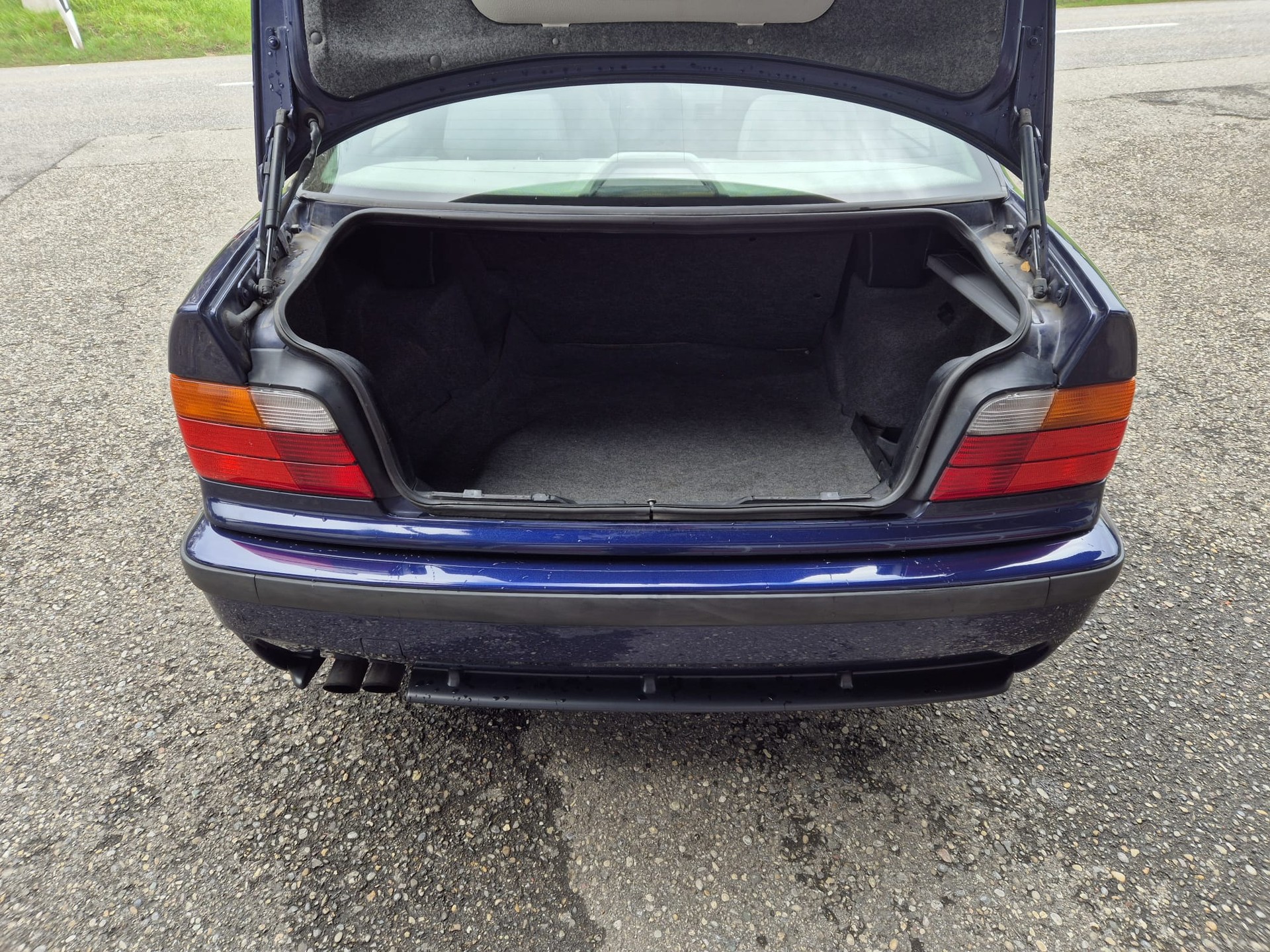 BMW 328i-image-12