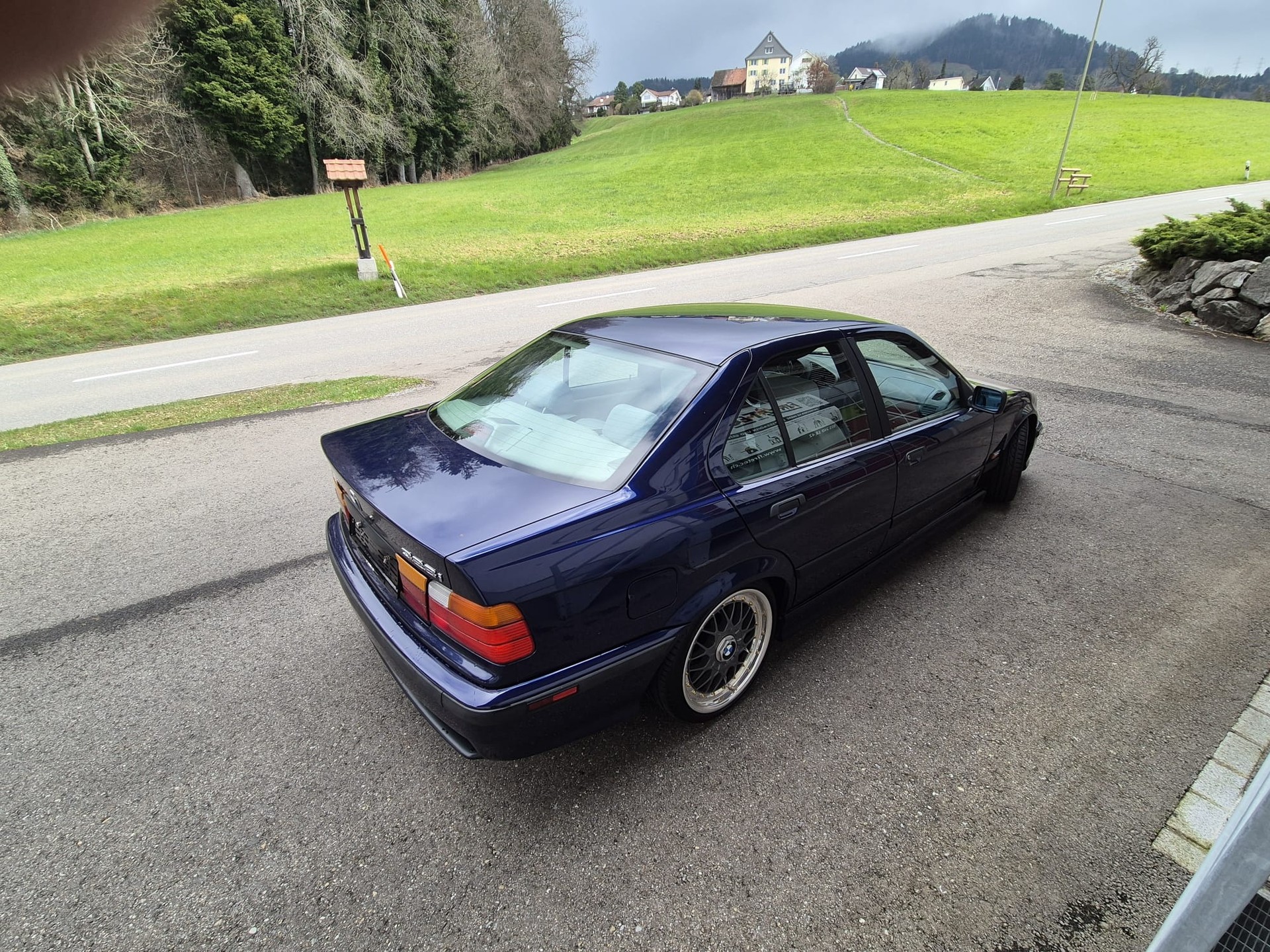 BMW 328i-image-5