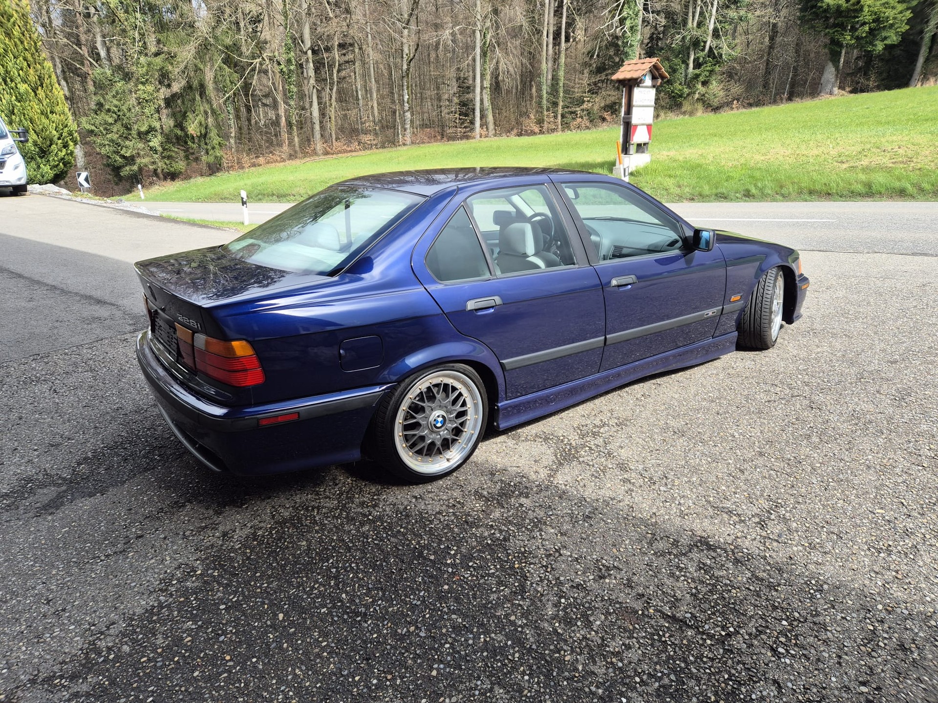 BMW 328i-image-8