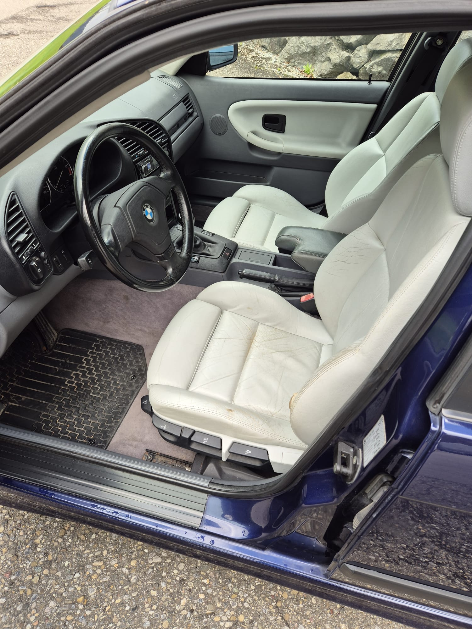 BMW 328i-image-16