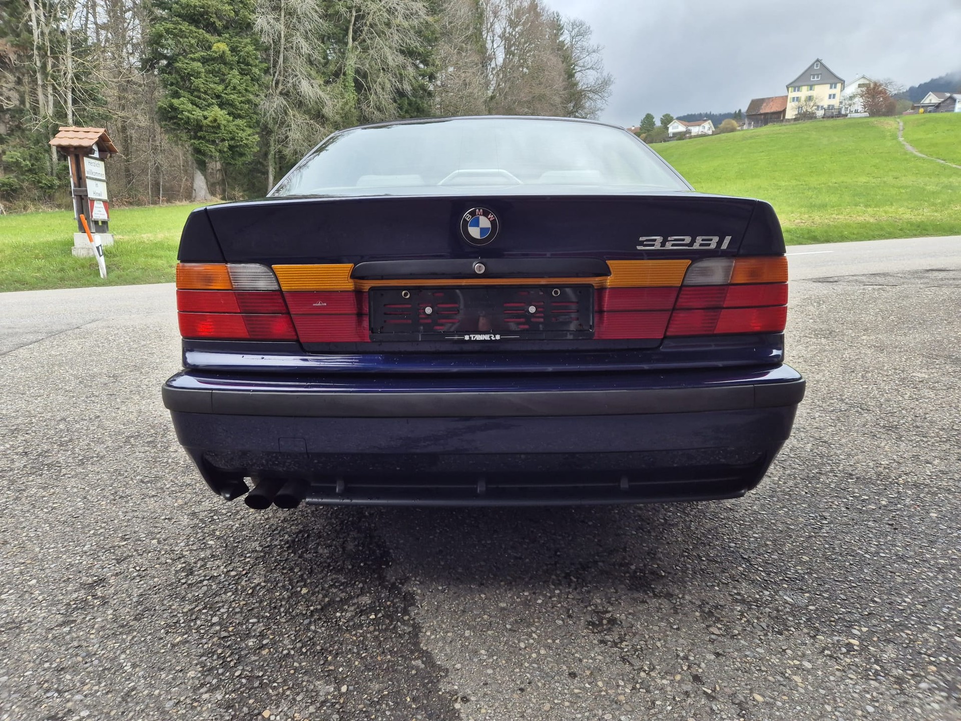 BMW 328i-image-11