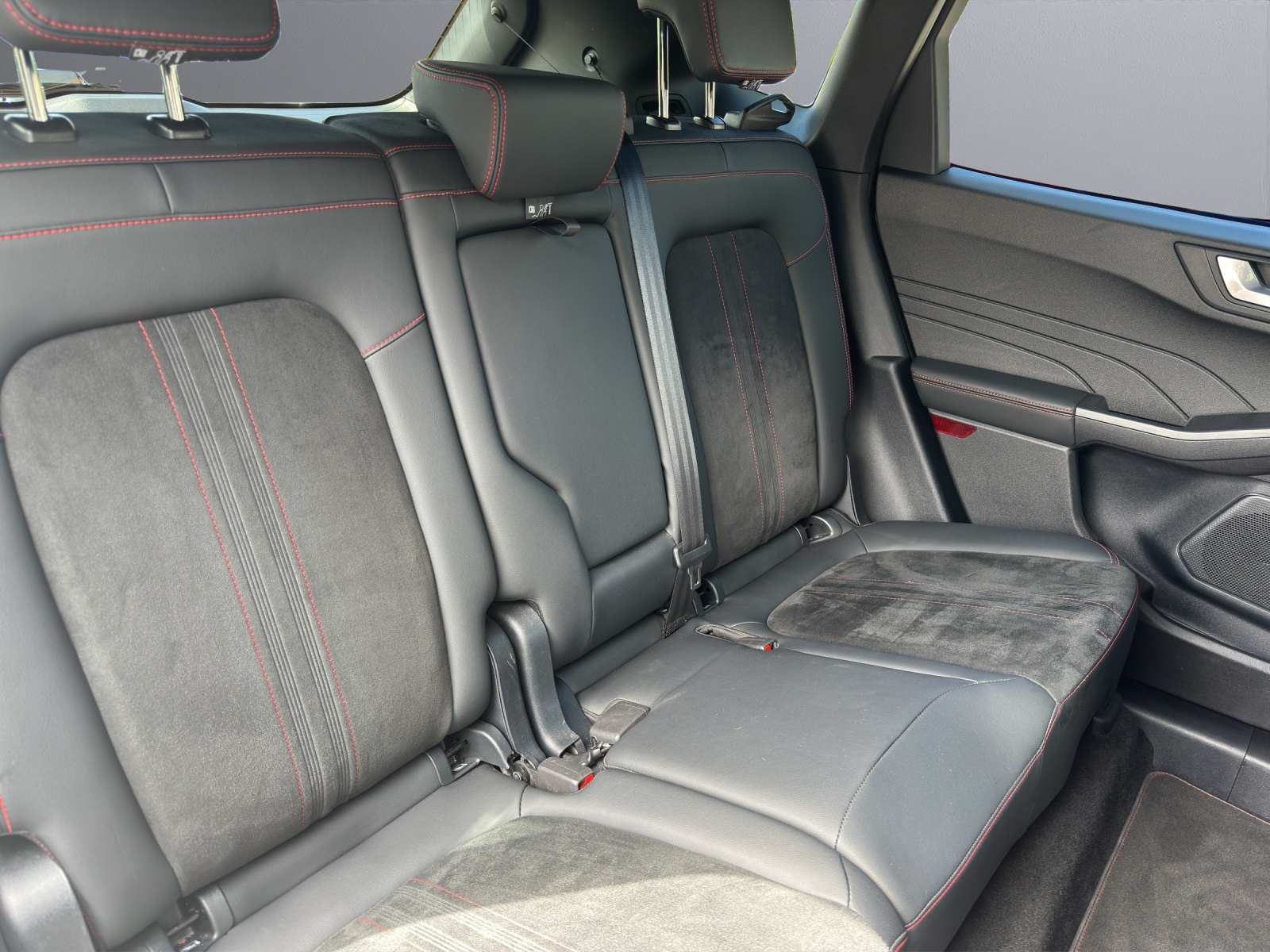 FORD Kuga 2.5 Hybrid ST-Line X 4x4-image-12