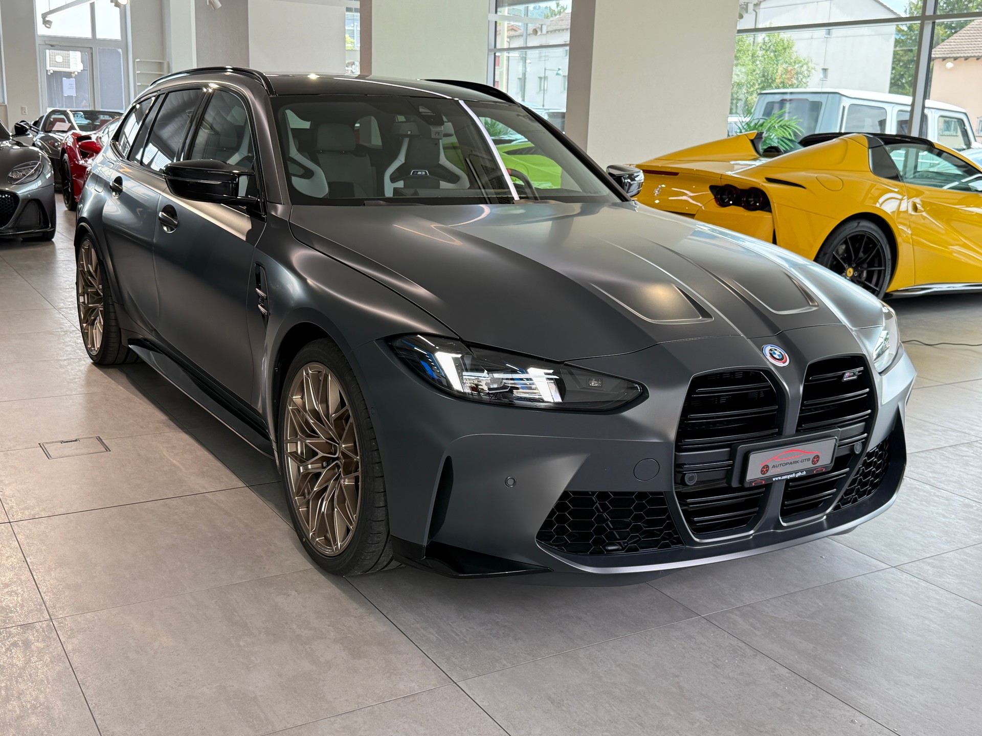 BMW M3 Touring xDrive Competition M-showroom-element-1