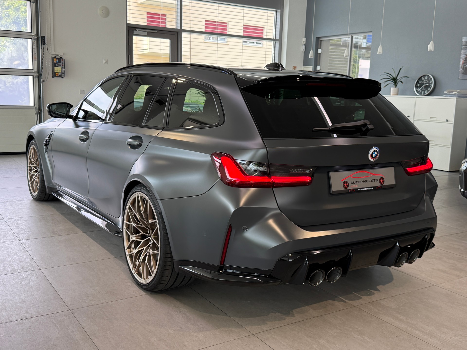 BMW M3 Touring xDrive Competition M-image-5