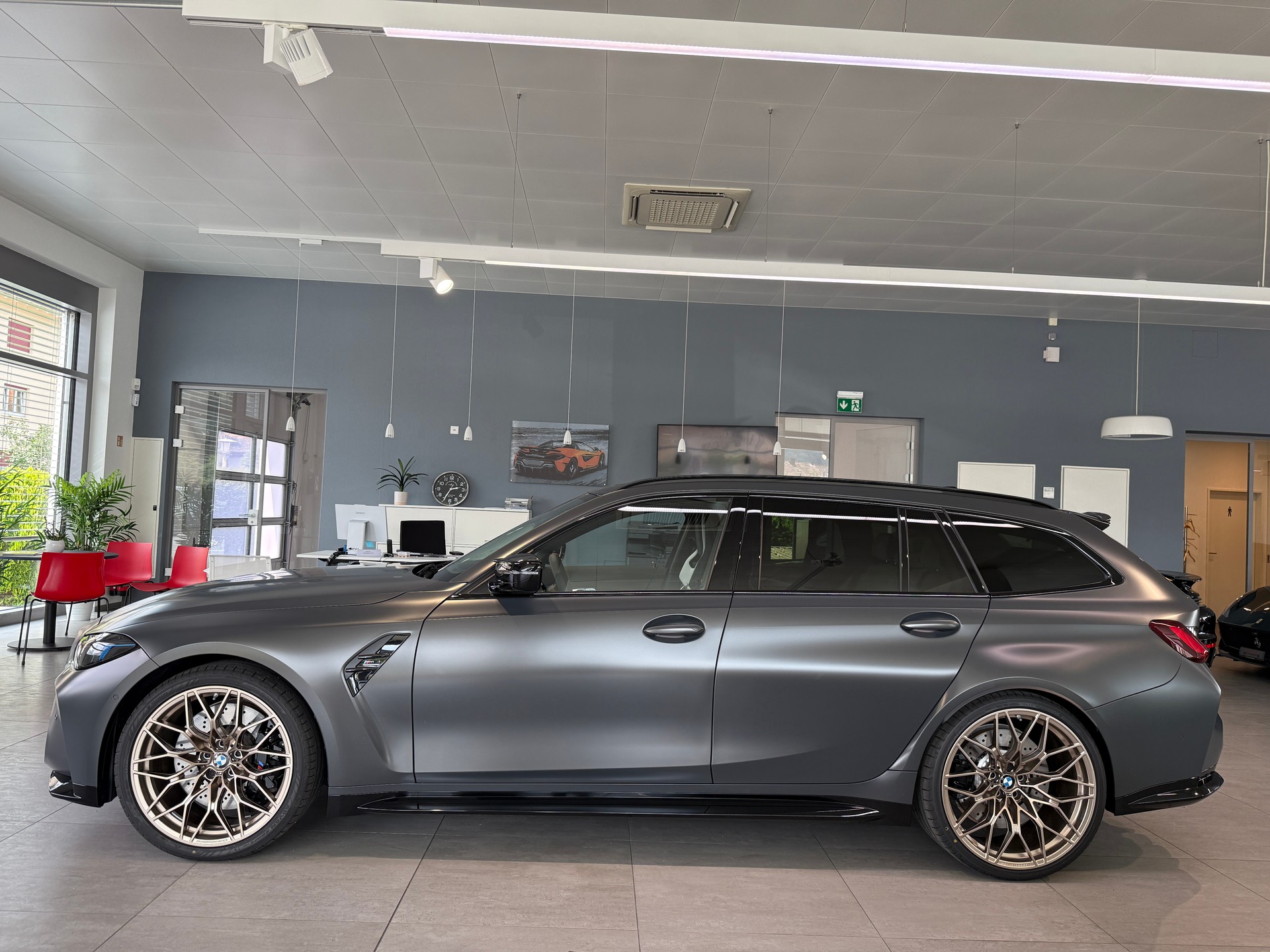 BMW M3 Touring xDrive Competition M-showroom-element-3