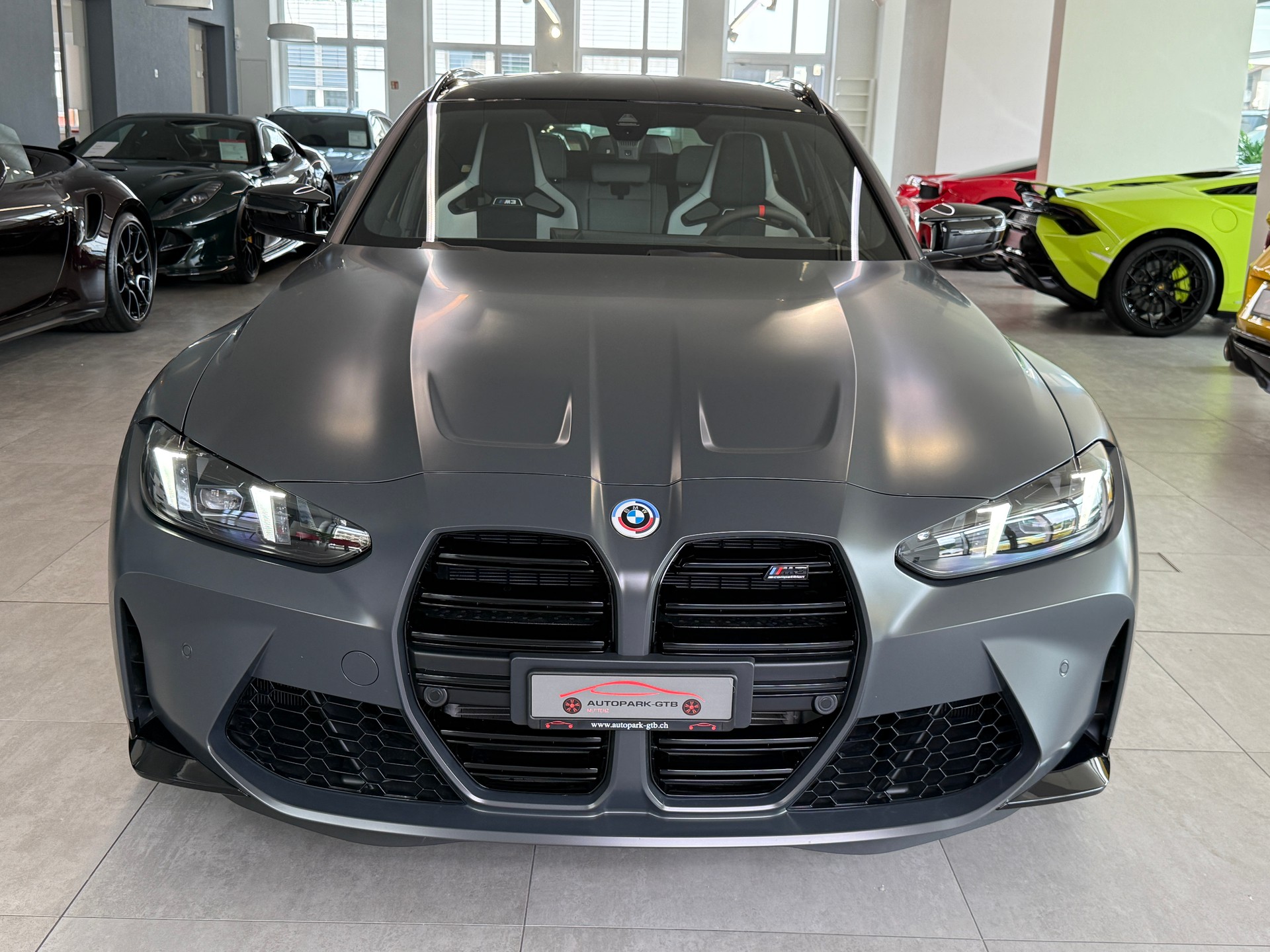 BMW M3 Touring xDrive Competition M-showroom-element-2