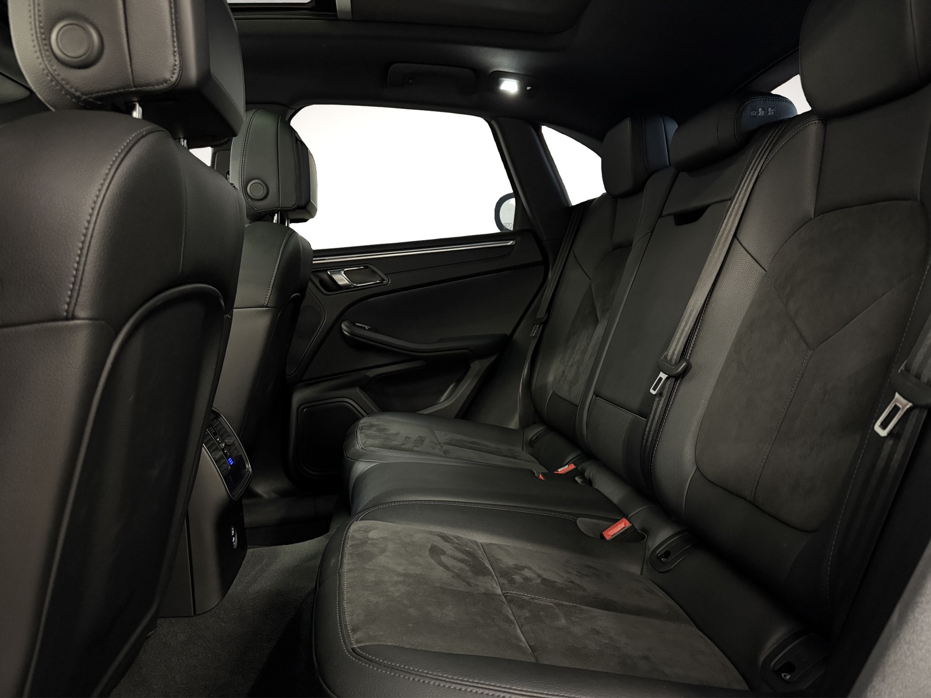 PORSCHE Macan PDK-image-13