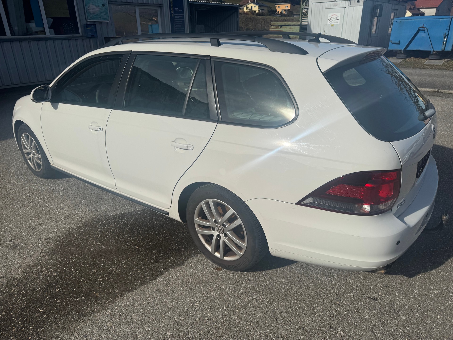 VW Golf Variant 1.6 TDI BlueMotion Technology Team-image-8