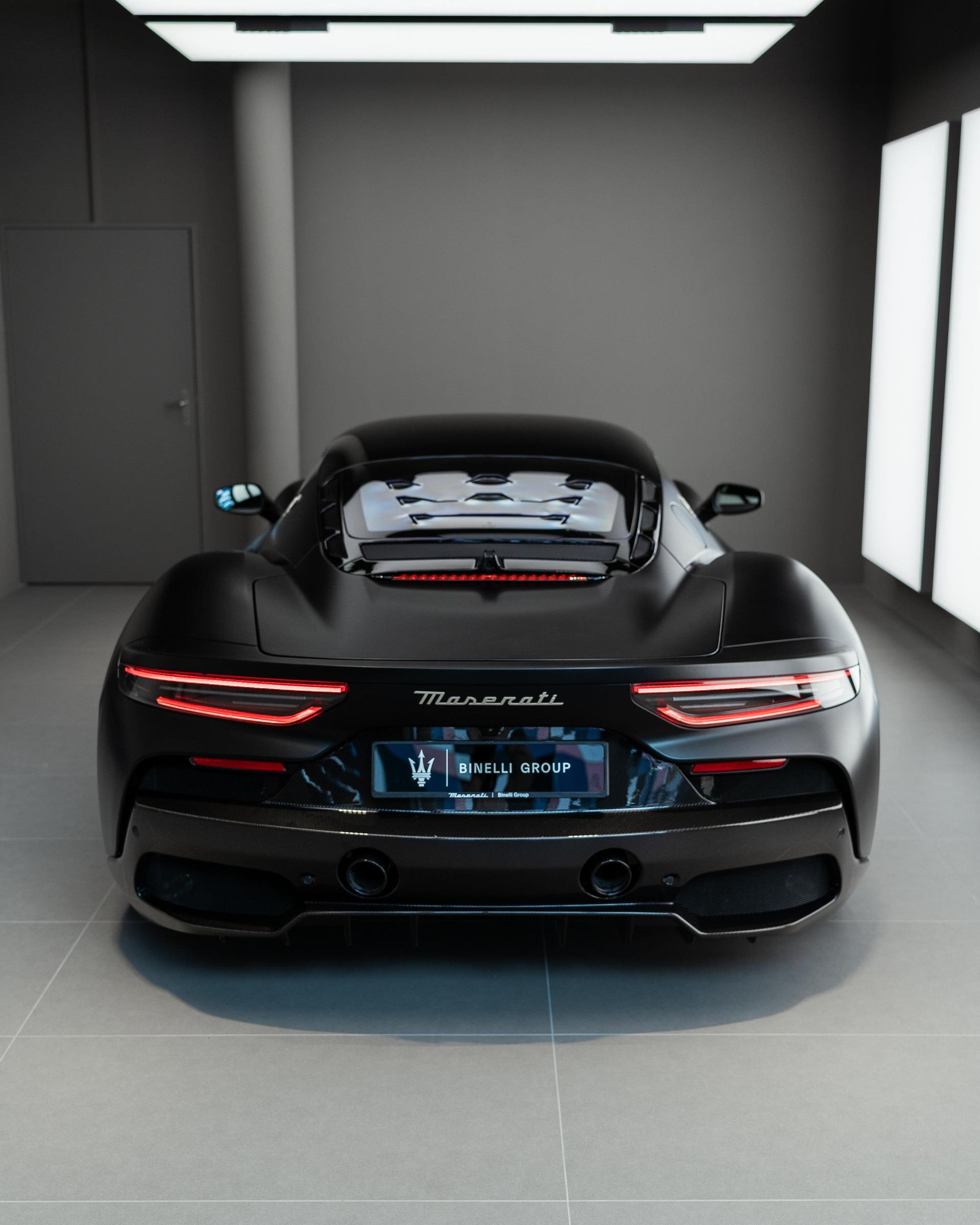 MASERATI MC20 3.0 V6 Notte-showroom-element-2