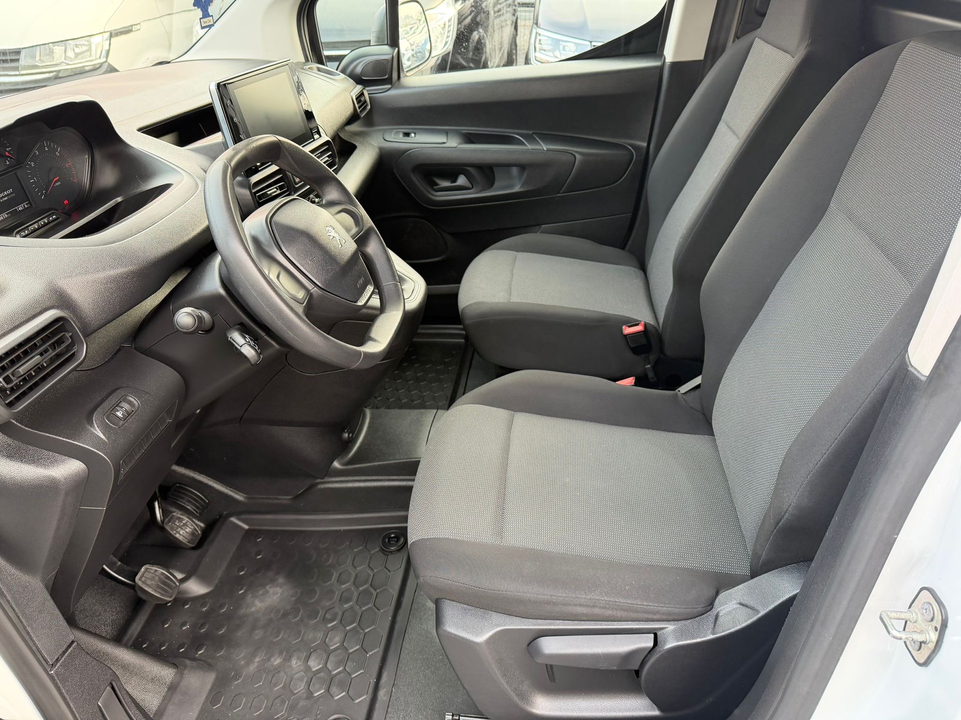 PEUGEOT Partner 1.5 Blue HDi s/s Premium 650kg-image-10