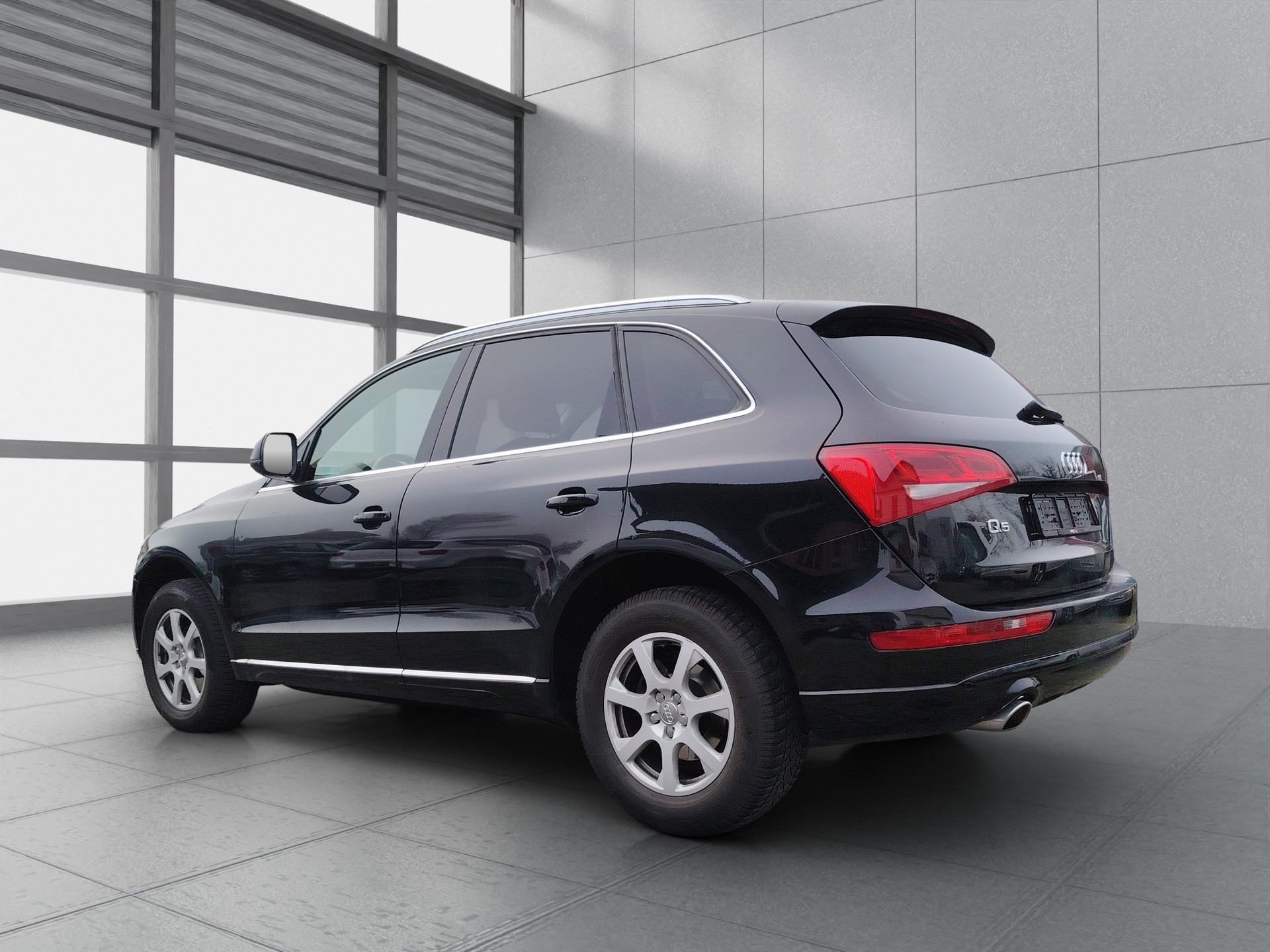 AUDI Q5 2.0 TDI quattro-image-6