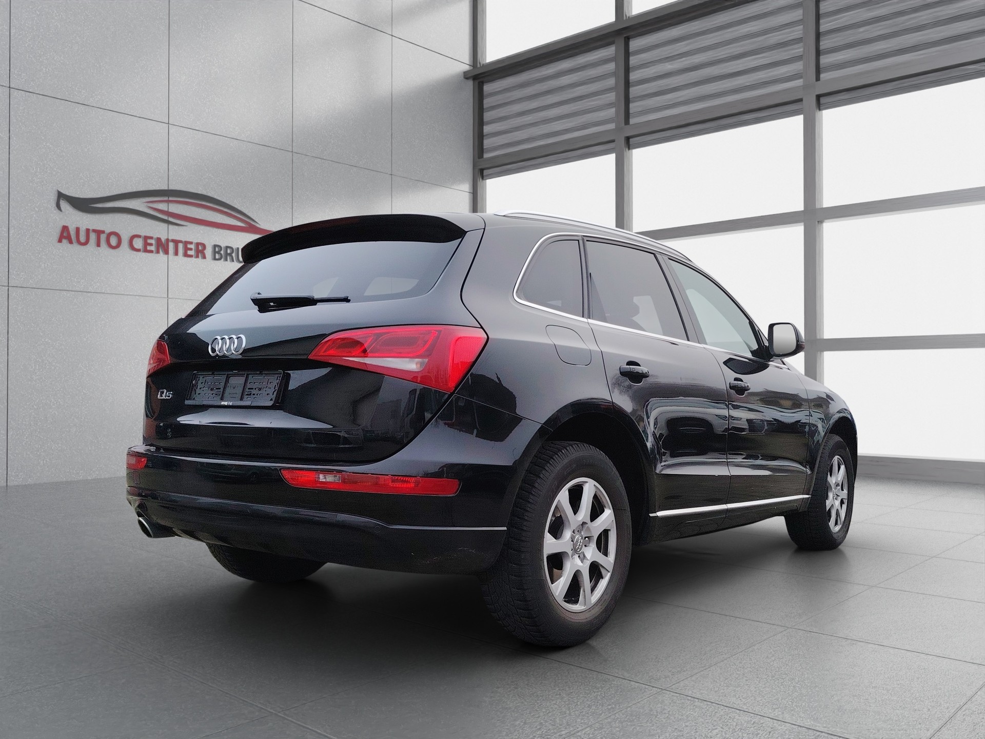 AUDI Q5 2.0 TDI quattro-image-3