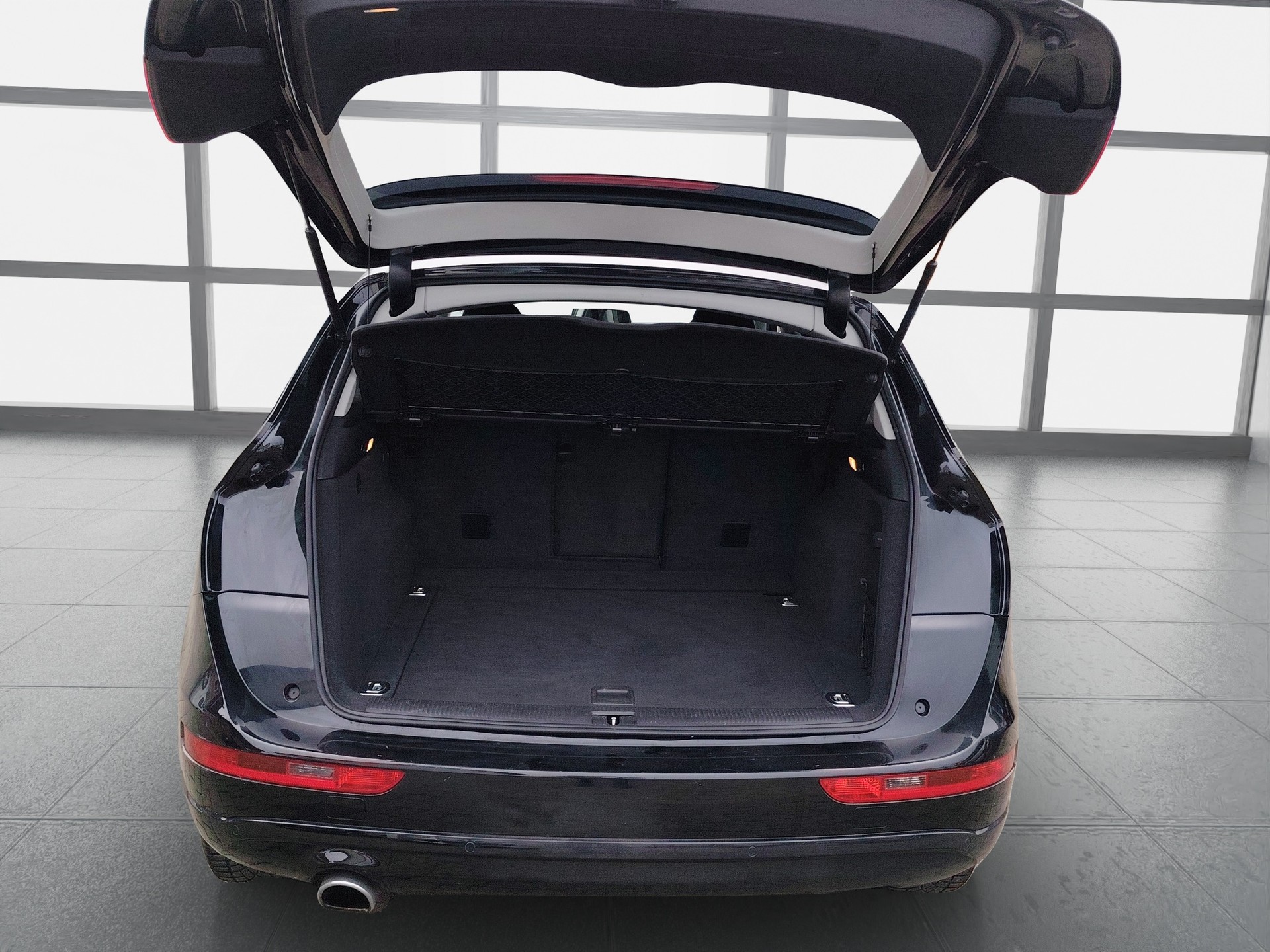 AUDI Q5 2.0 TDI quattro-image-12