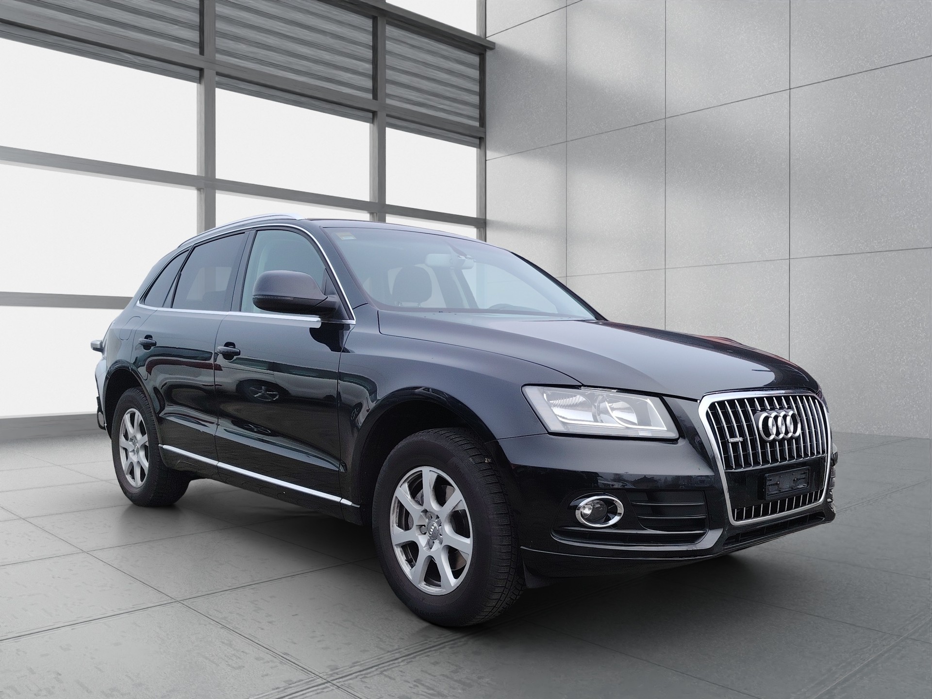 AUDI Q5 2.0 TDI quattro-image-1