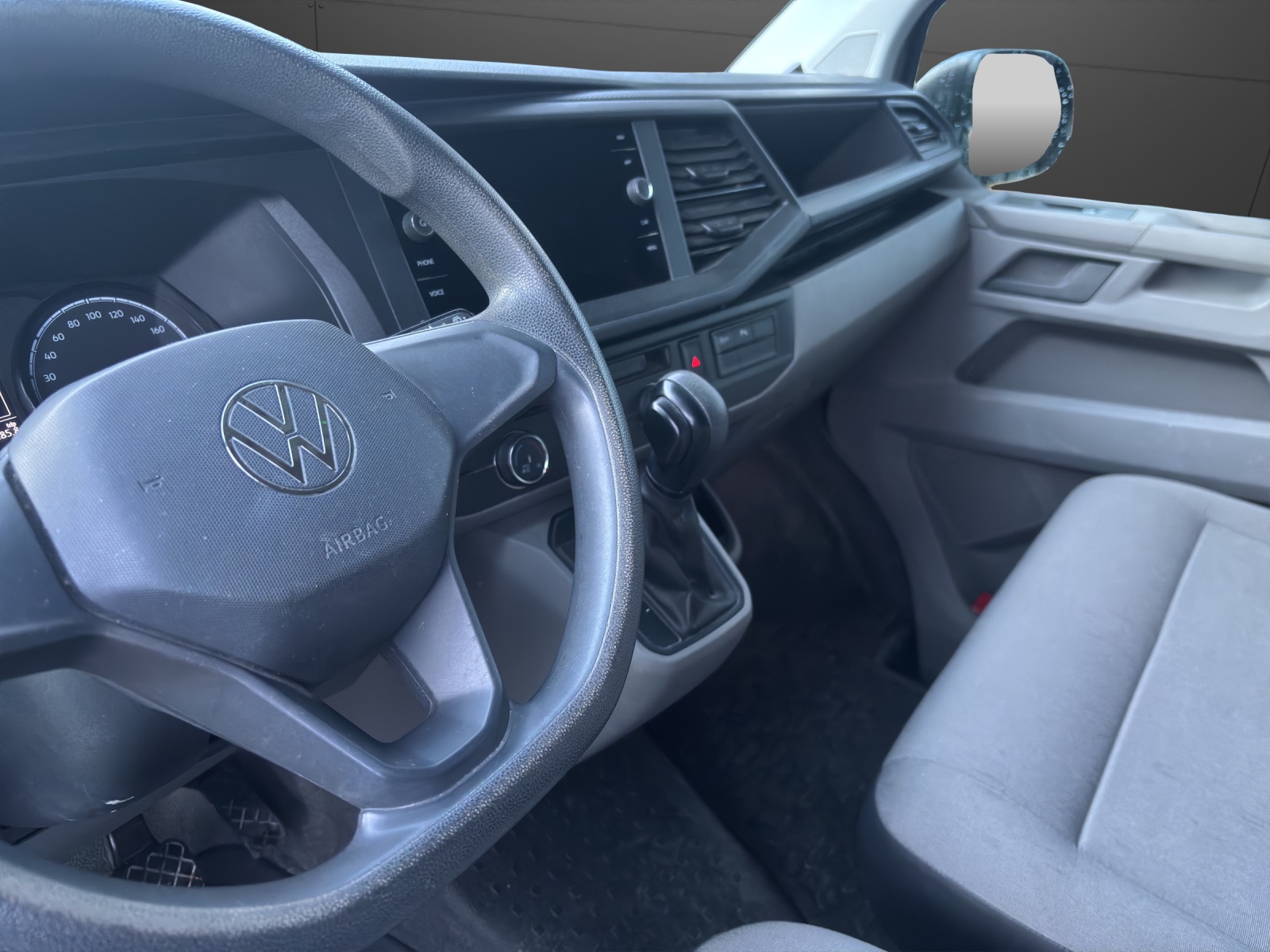 VW T6.1 2.0 TDI 4Motion DSG-image-4