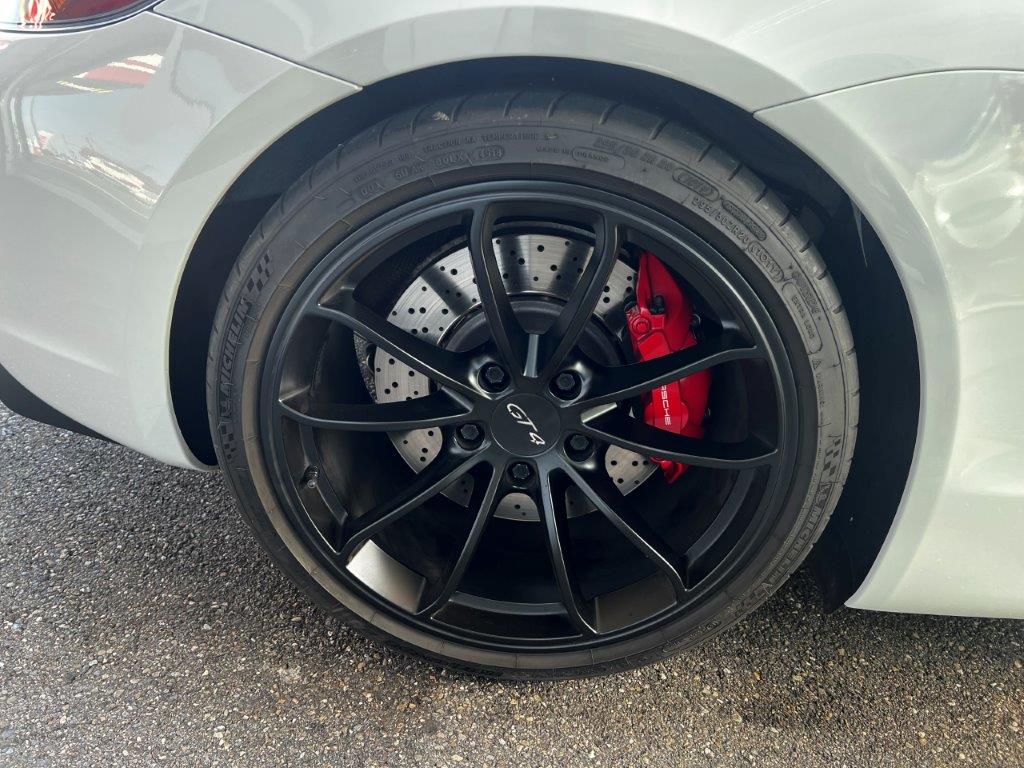 PORSCHE Cayman GT4-image-5
