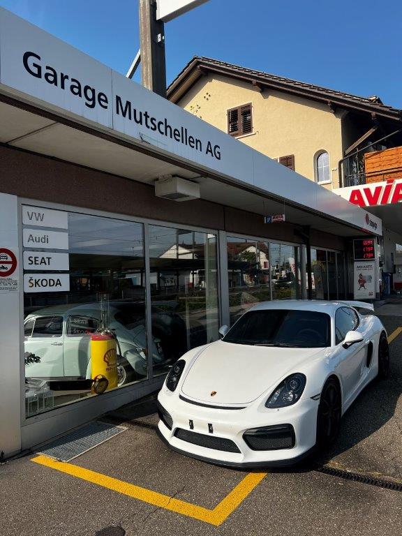 PORSCHE Cayman GT4-image-1