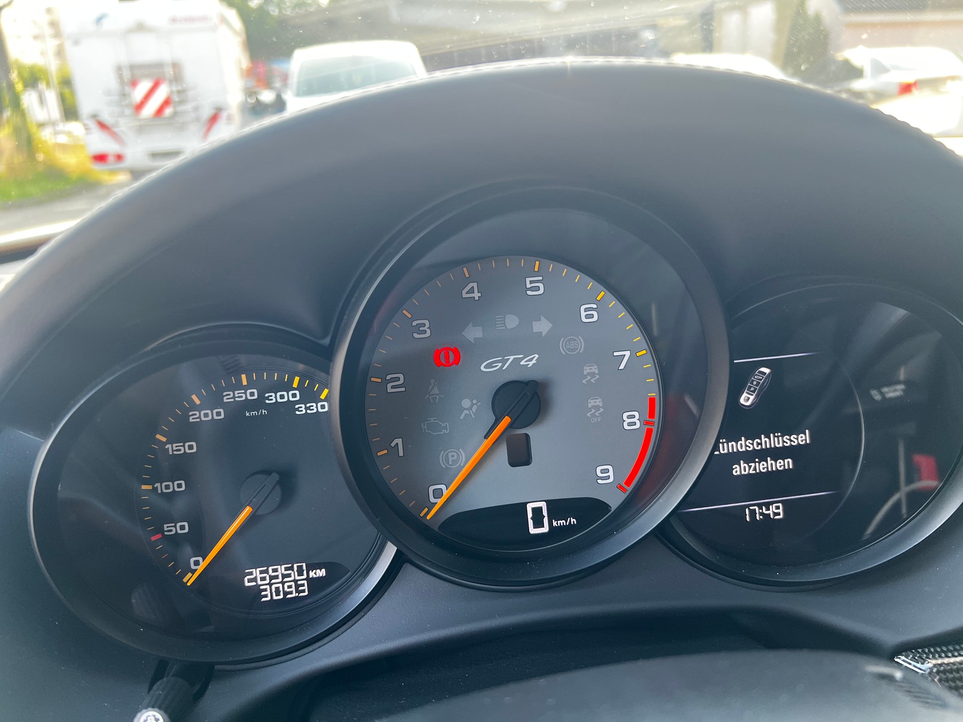 PORSCHE Cayman GT4-image-10