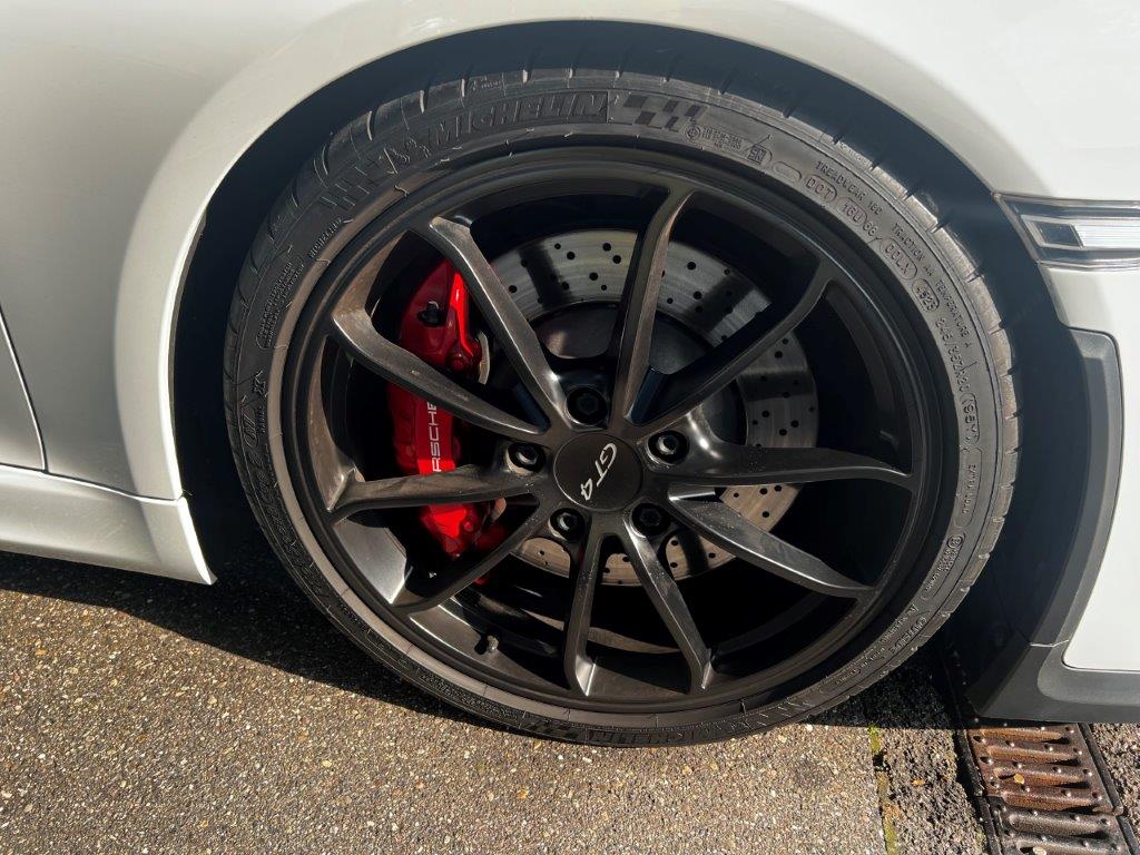 PORSCHE Cayman GT4-image-4
