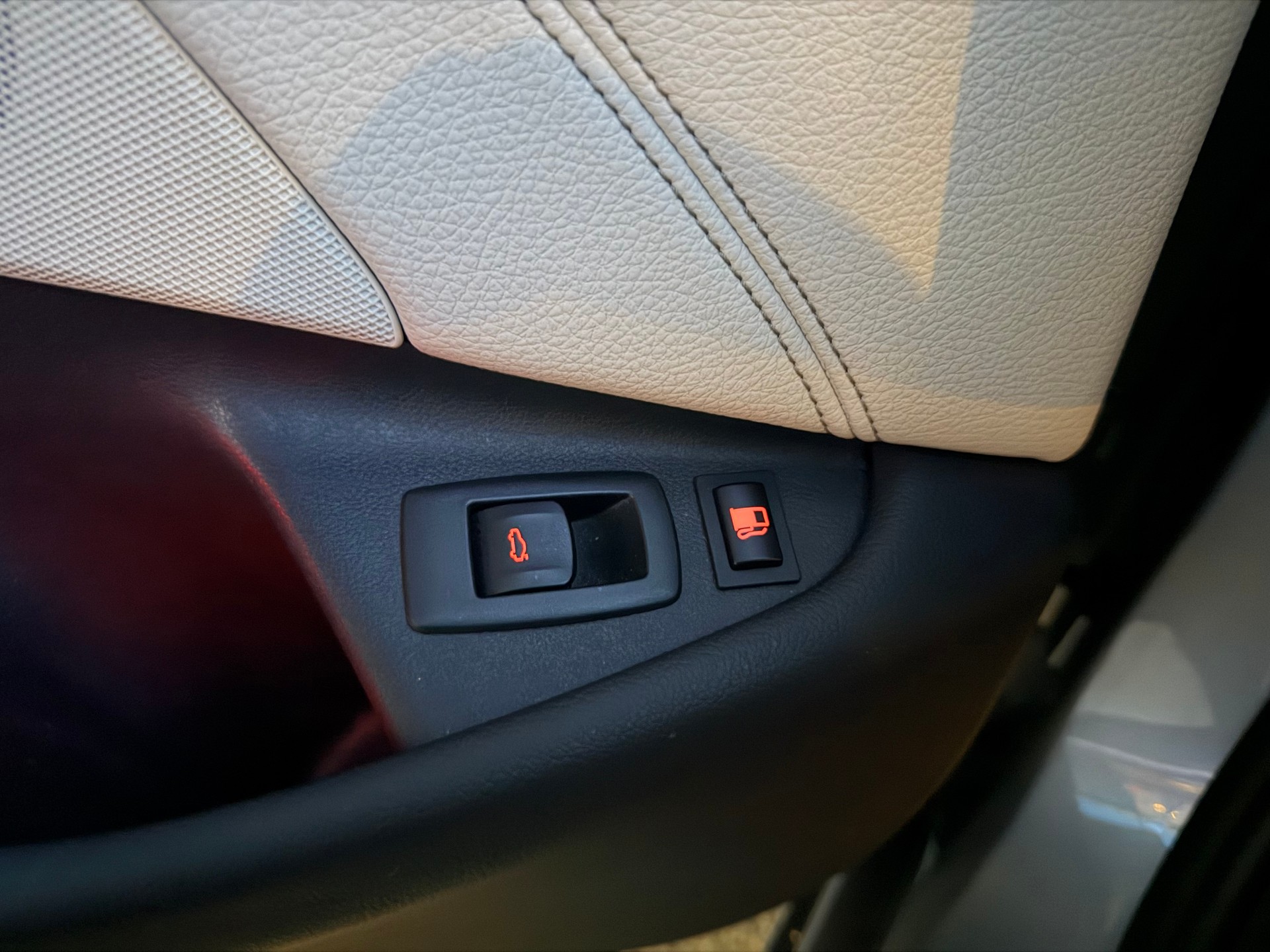 BMW 530e xDrive Steptronic-image-10