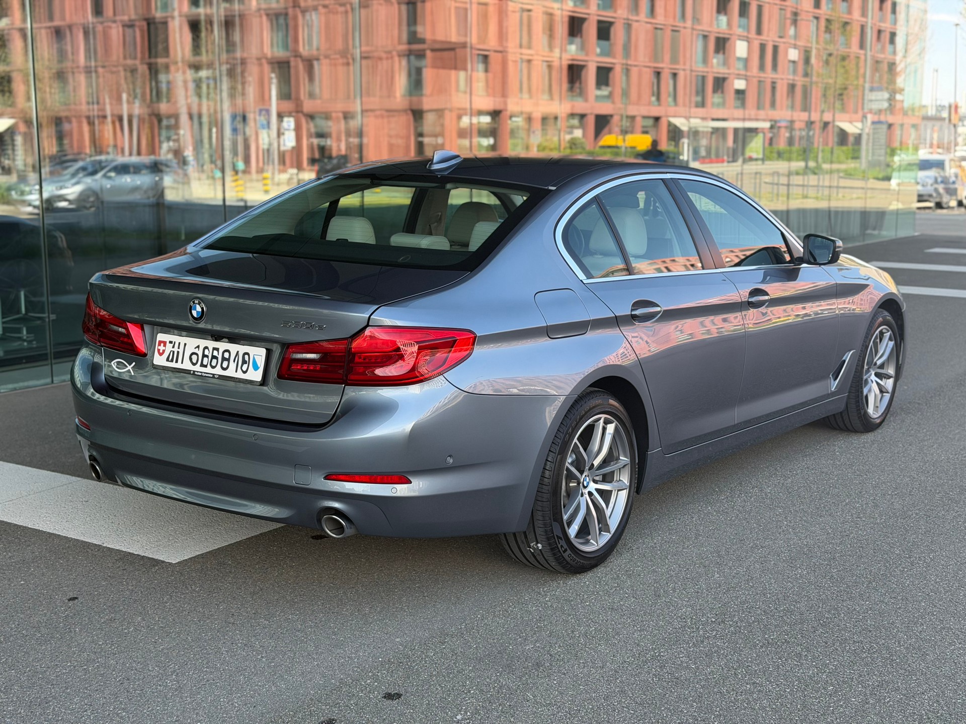 BMW 530e xDrive Steptronic-image-4
