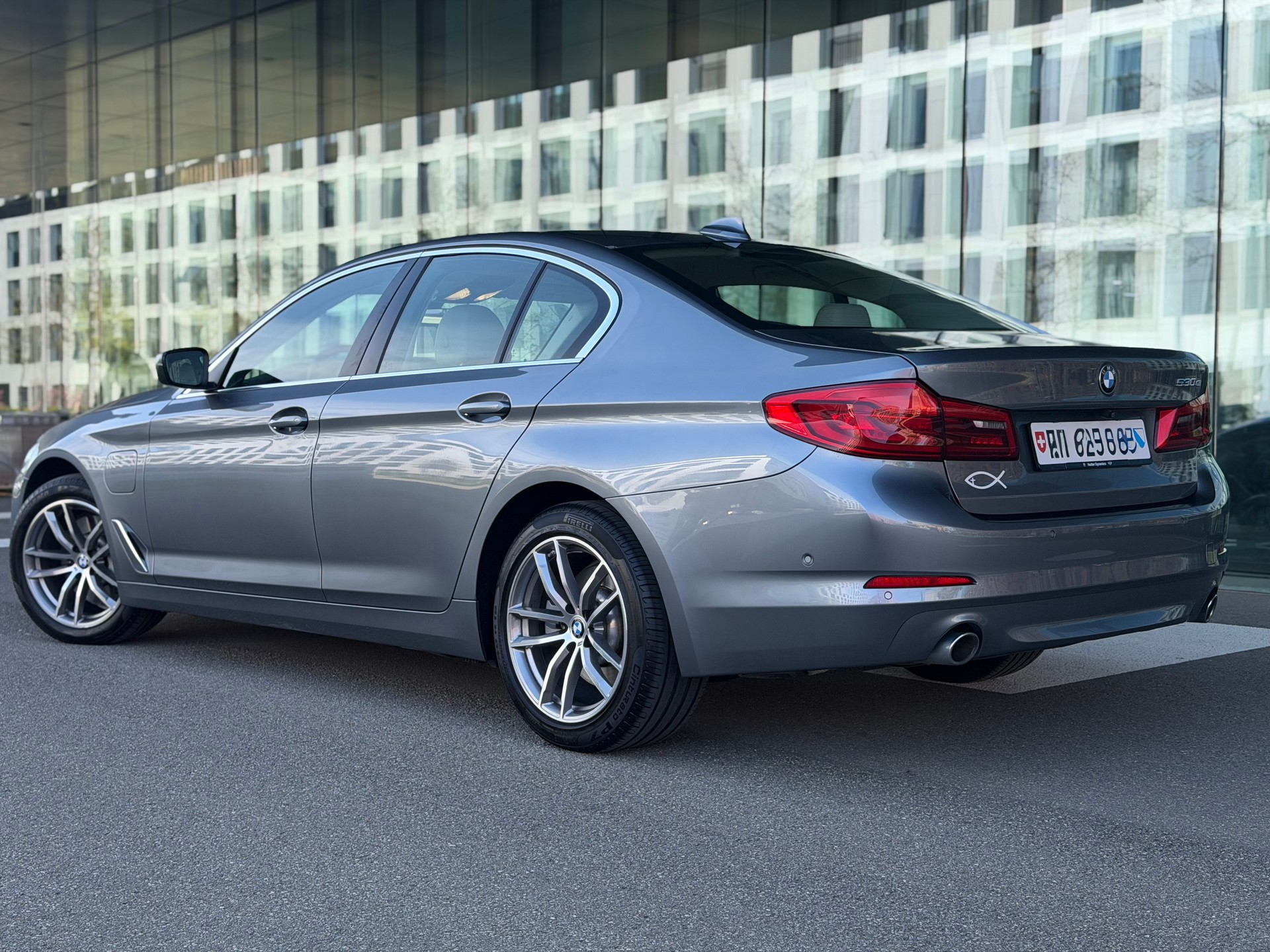 BMW 530e xDrive Steptronic-image-1