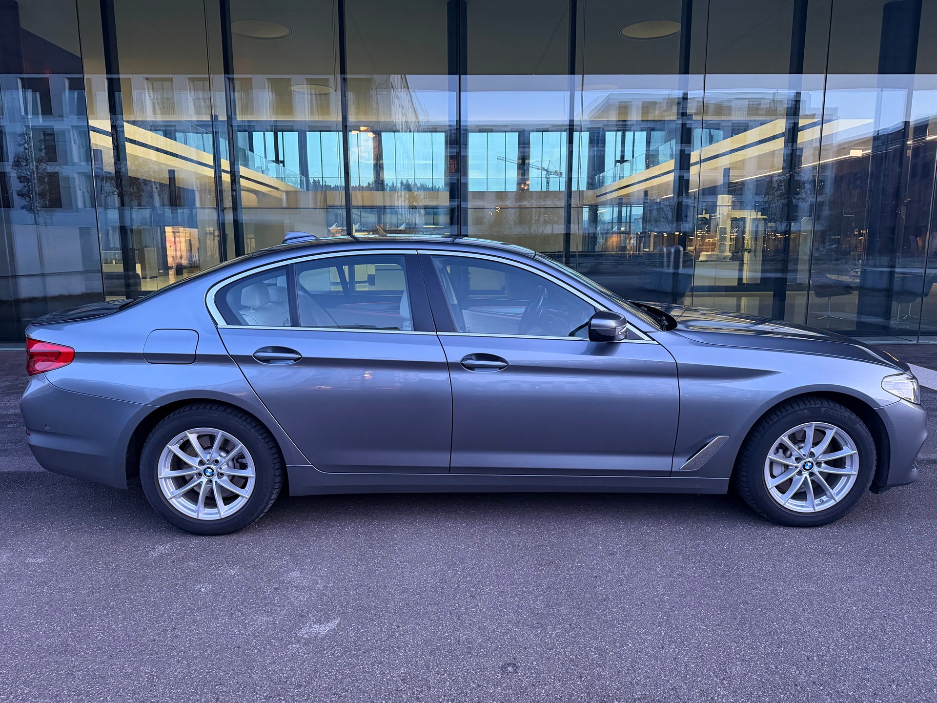 BMW 530e xDrive Steptronic-image-19