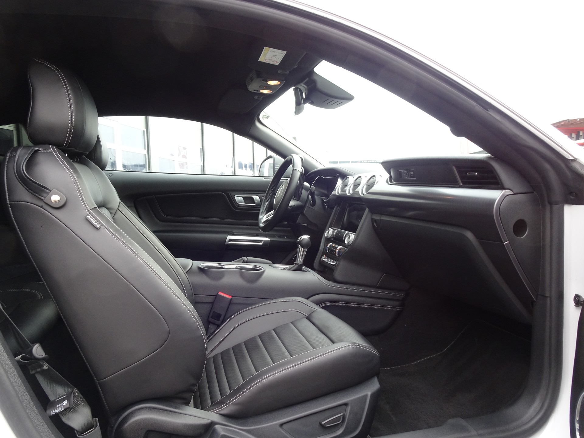 FORD Mustang Fastback 5.0 V8 Mach 1-image-6