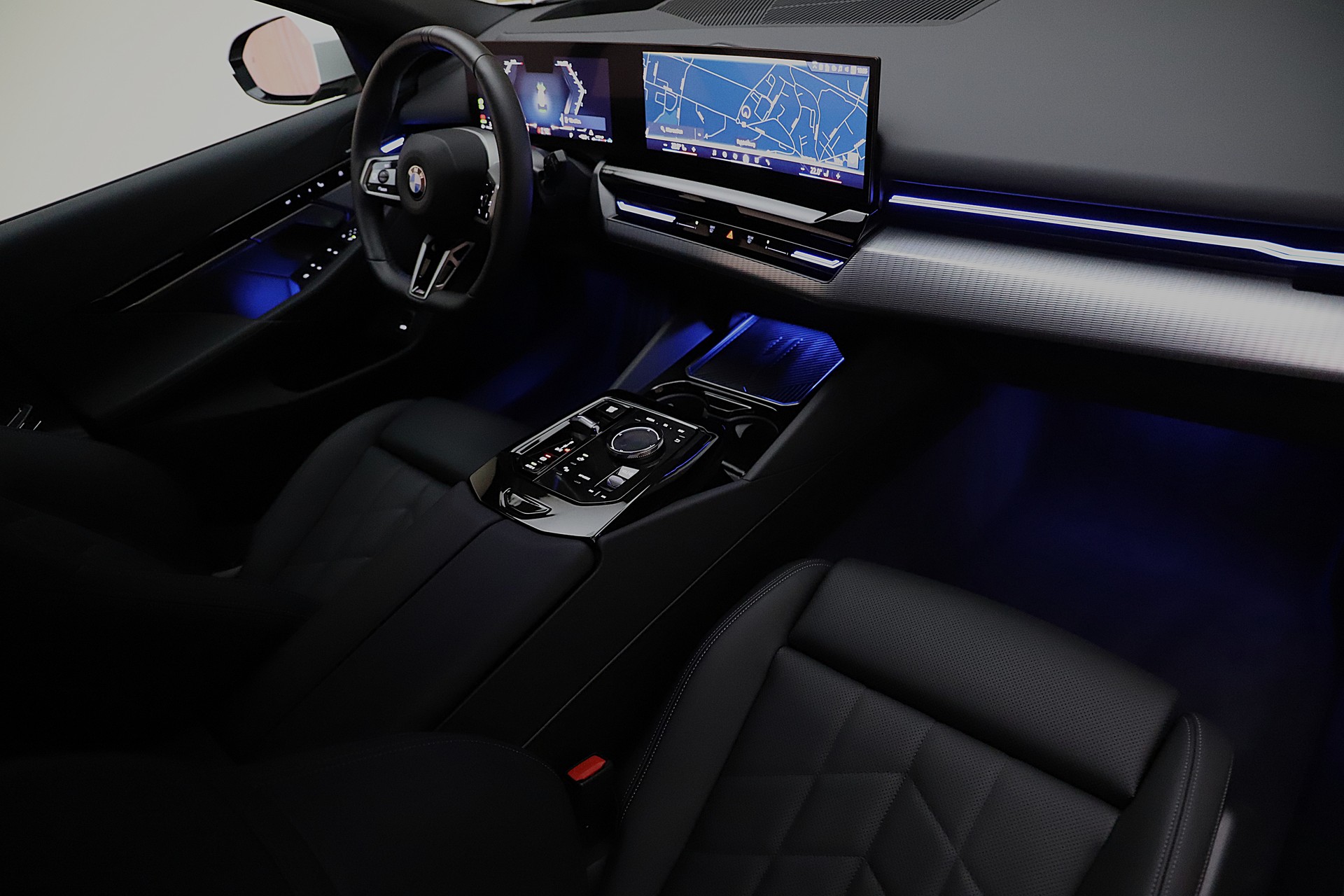 BMW 540d xDrive 48V Touring M Sport Steptronic-image-6