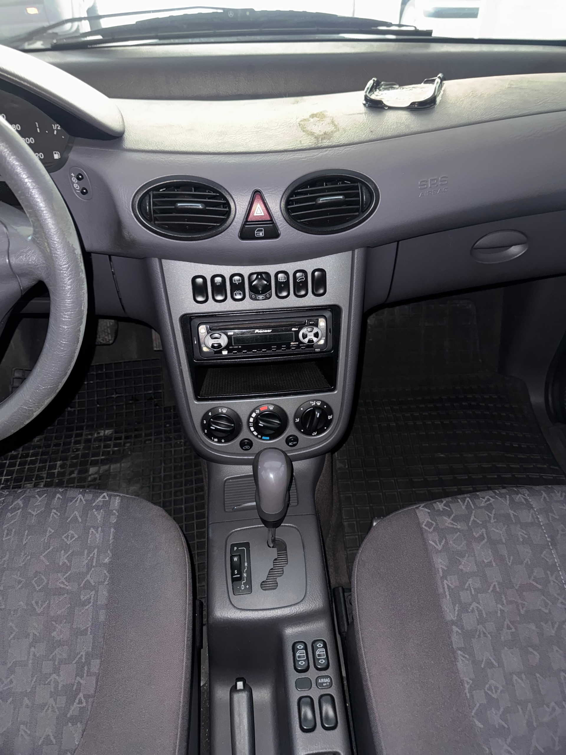 MERCEDES-BENZ A 170 L CDI Elégance-image-8