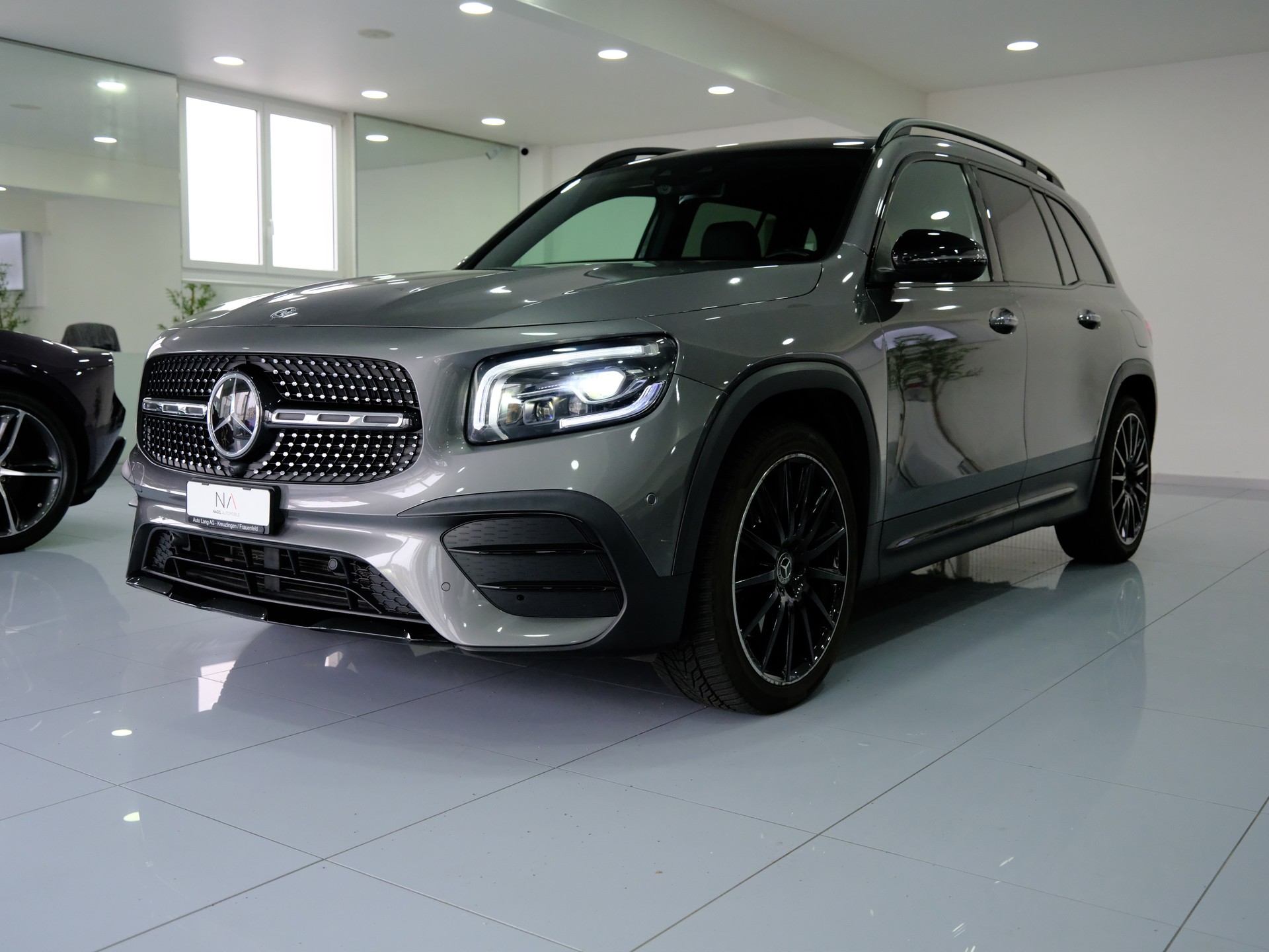 MERCEDES-BENZ GLB 250 4Matic AMG Line 8G-Tronic-showroom-element-3