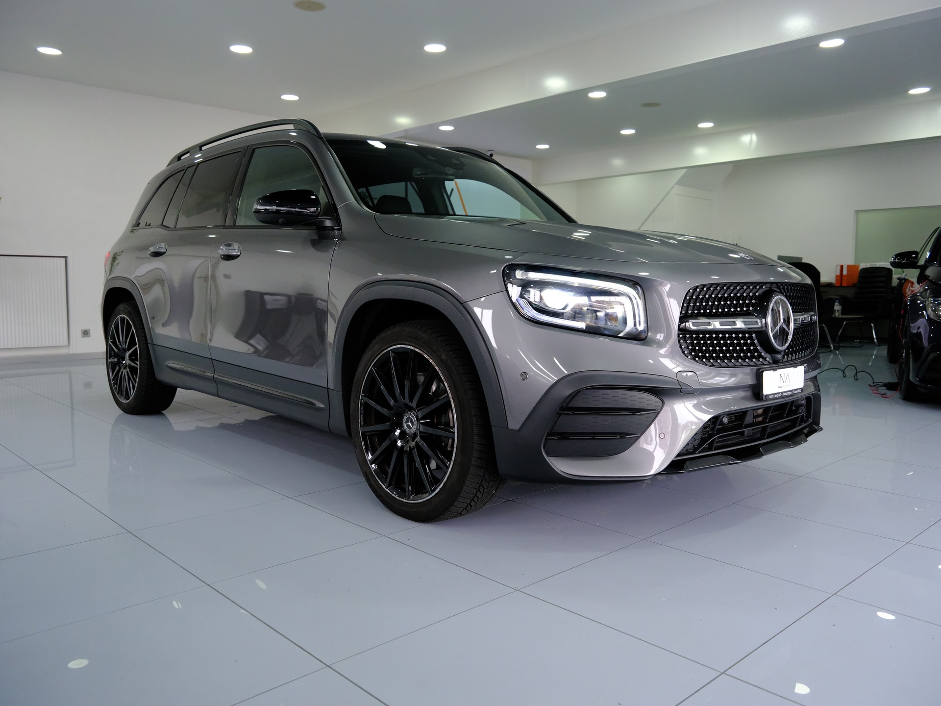 MERCEDES-BENZ GLB 250 4Matic AMG Line 8G-Tronic-showroom-element-1