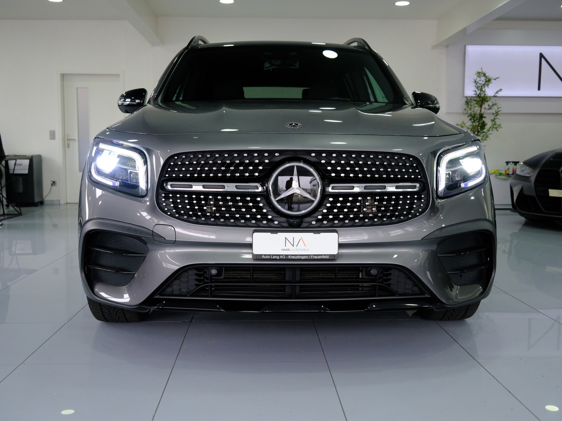 MERCEDES-BENZ GLB 250 4Matic AMG Line 8G-Tronic-showroom-element-2