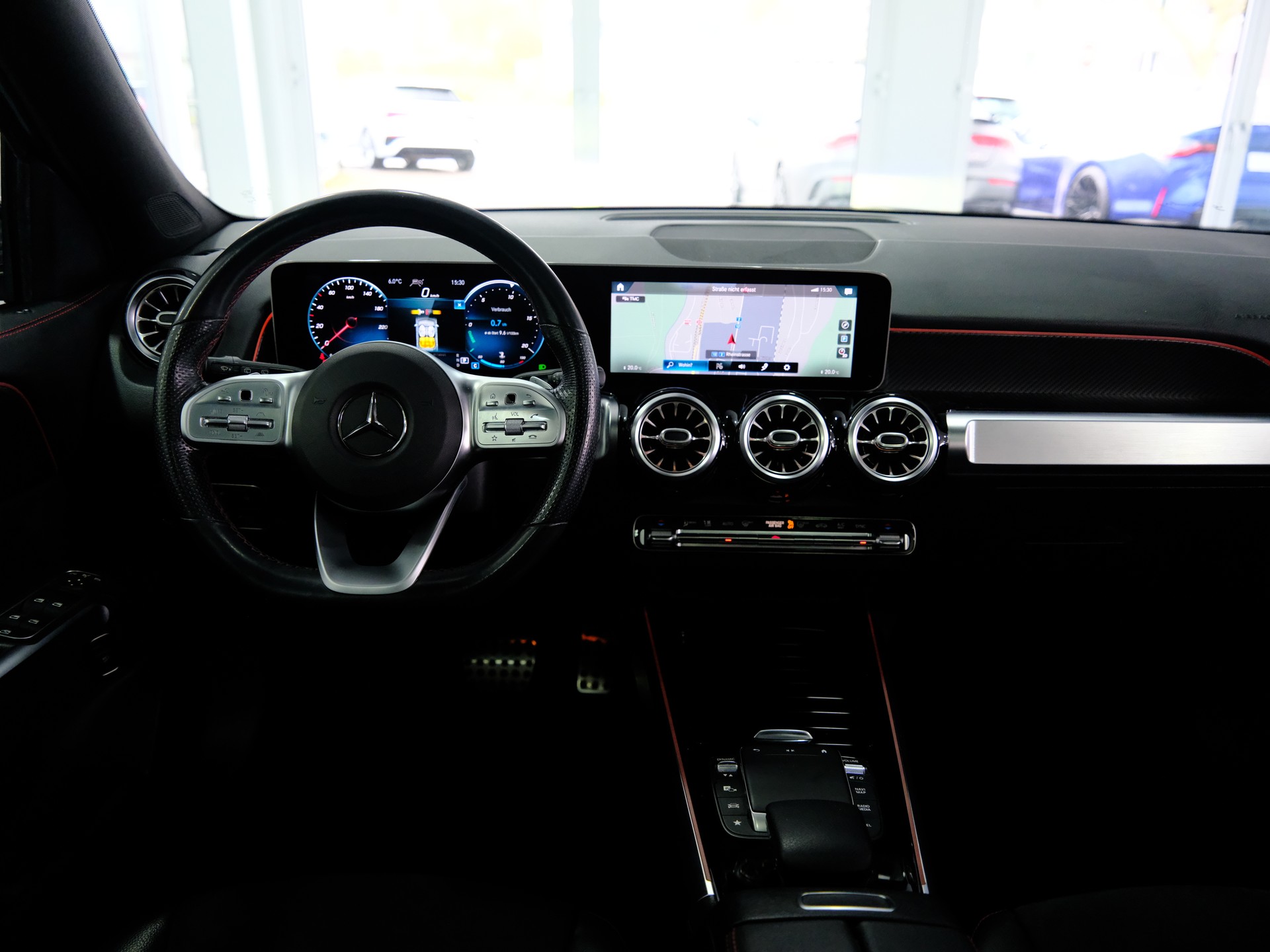 MERCEDES-BENZ GLB 250 4Matic AMG Line 8G-Tronic-image-12
