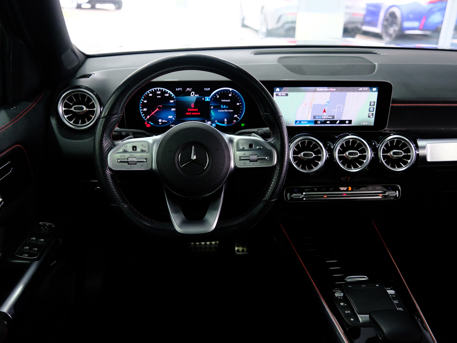 MERCEDES-BENZ GLB 250 4Matic AMG Line 8G-Tronic-image-11