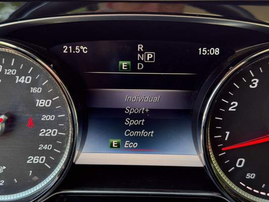 MERCEDES-BENZ E 200 Avantgarde 4Matic-image-10