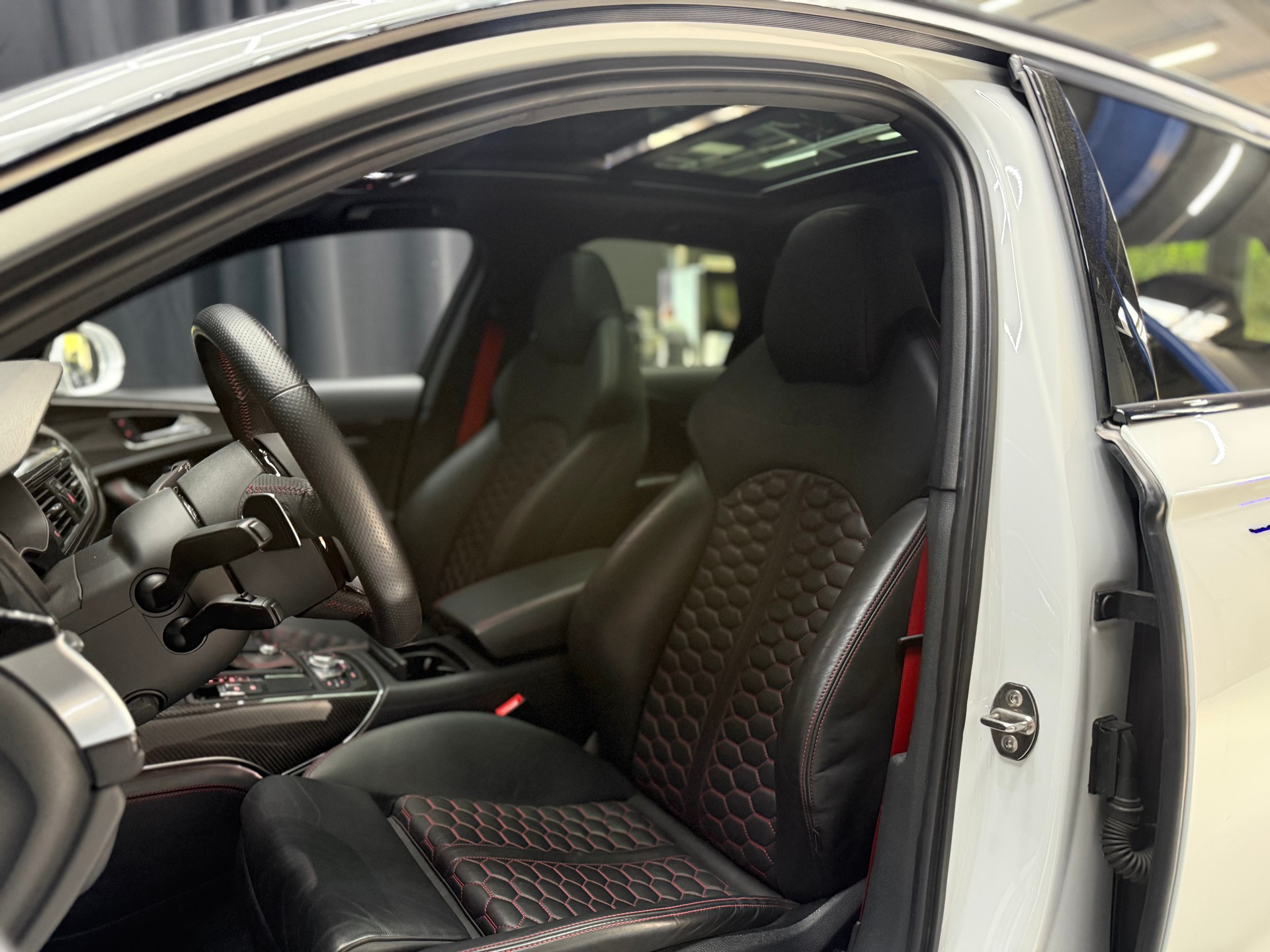 AUDI RS6 Avant 4.0 TFSI V8 quattro Tiptronic-image-12