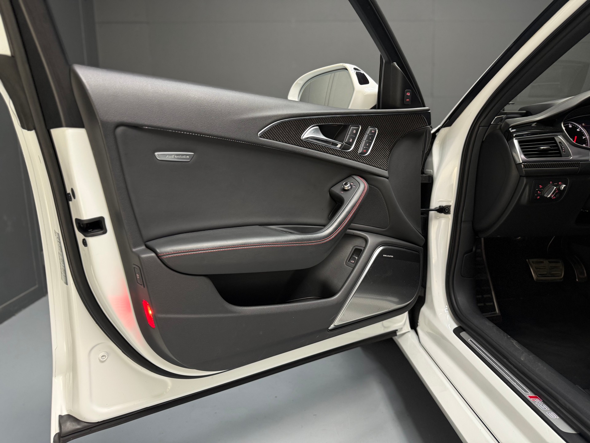 AUDI RS6 Avant 4.0 TFSI V8 quattro Tiptronic-image-15