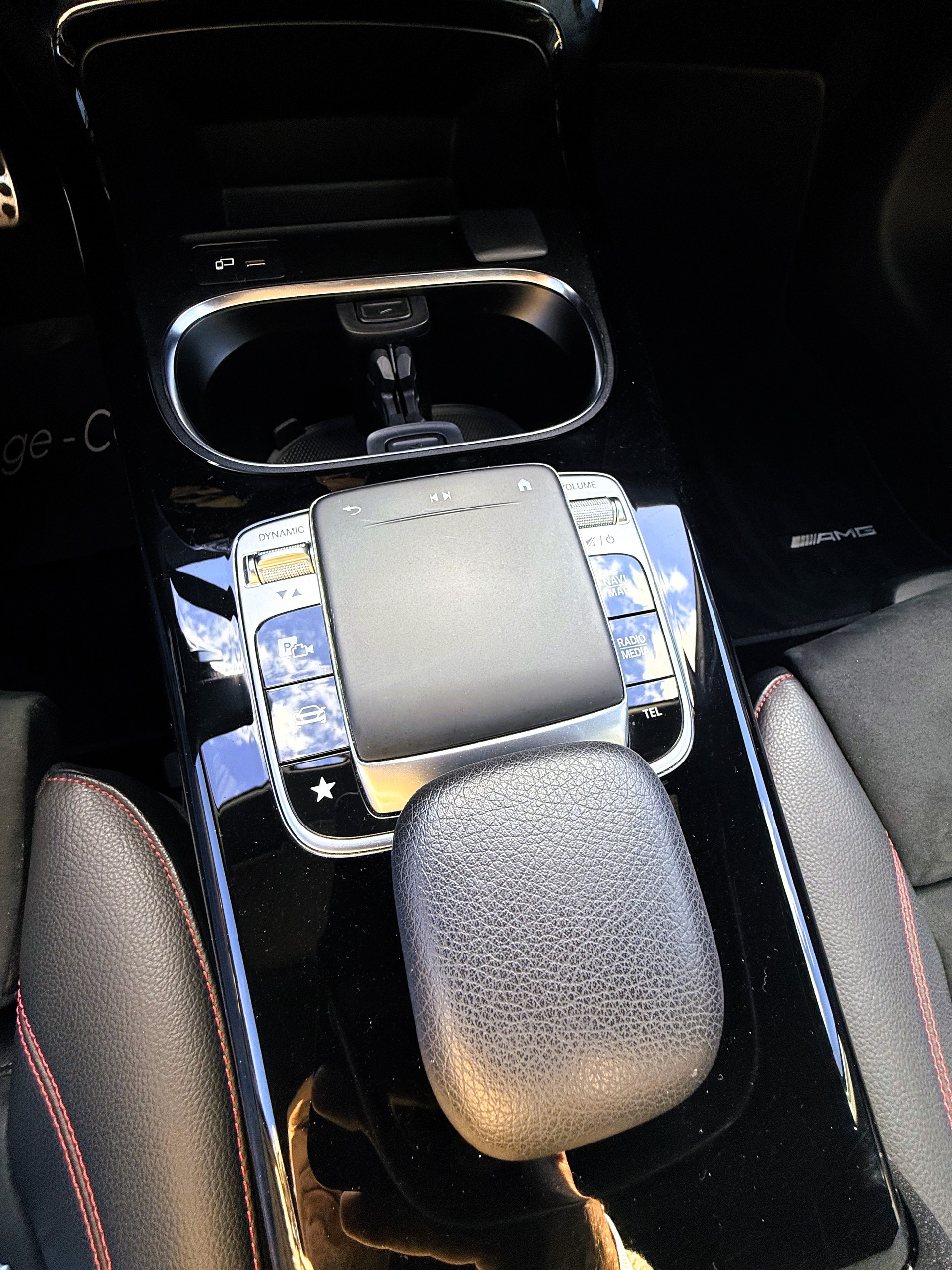 MERCEDES-BENZ A 250 AMG Line 7G-DCT-image-17