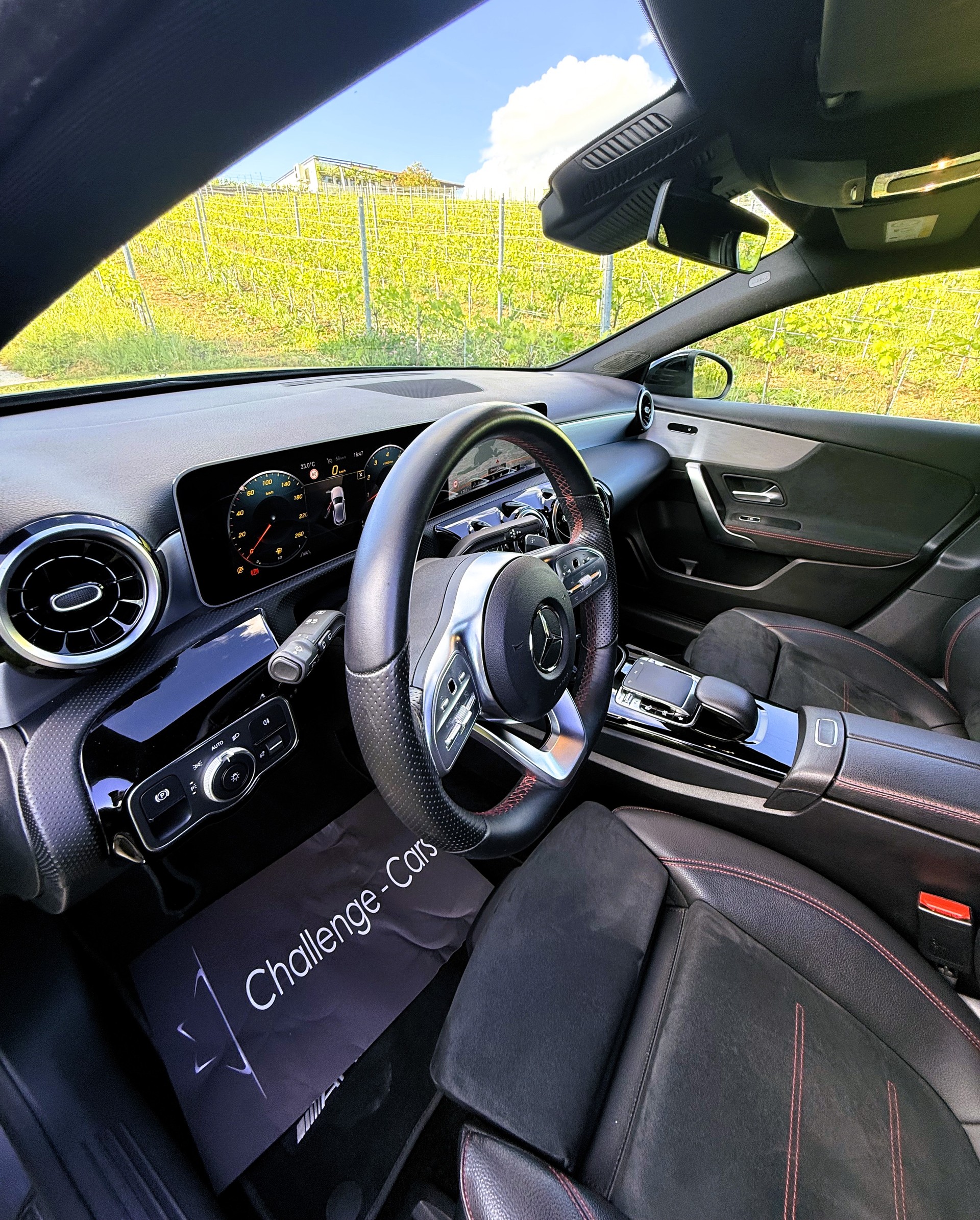 MERCEDES-BENZ A 250 AMG Line 7G-DCT-image-22