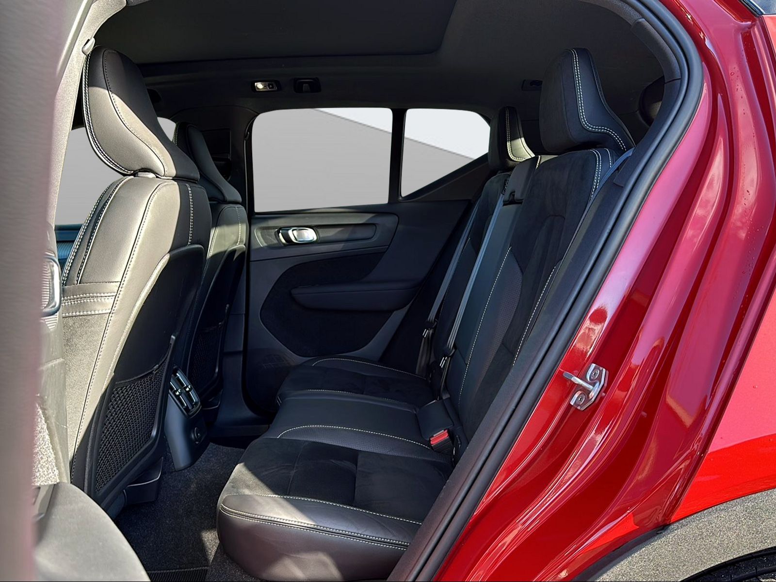 VOLVO XC40 1.5 T5 PiH R-Design-image-13